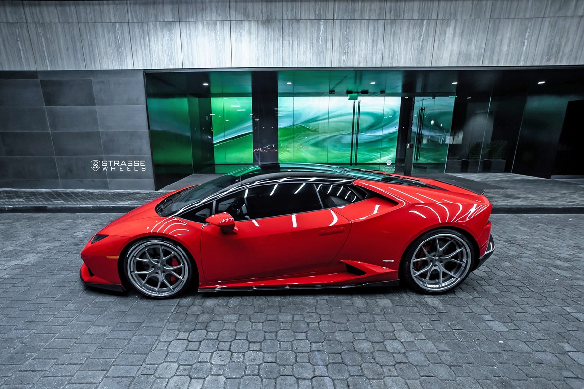 Lamborghini-Huracan-Strasse-Wheels-3 Lamborghini Huracan Looks Delicious In Rosso Corsa, Even Better With Those Rims