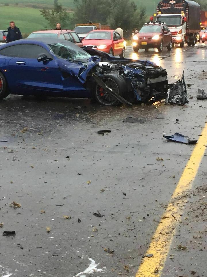 McLaren-Mercedes-Porsche-Toyotra-Colombia-Crash-6 McLaren 650S, Mercedes-AMG GT S, And Porsche Boxster Crash In Colombia