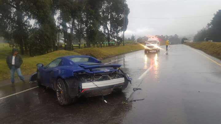 McLaren-Mercedes-Porsche-Toyotra-Colombia-Crash-7 McLaren 650S, Mercedes-AMG GT S, And Porsche Boxster Crash In Colombia