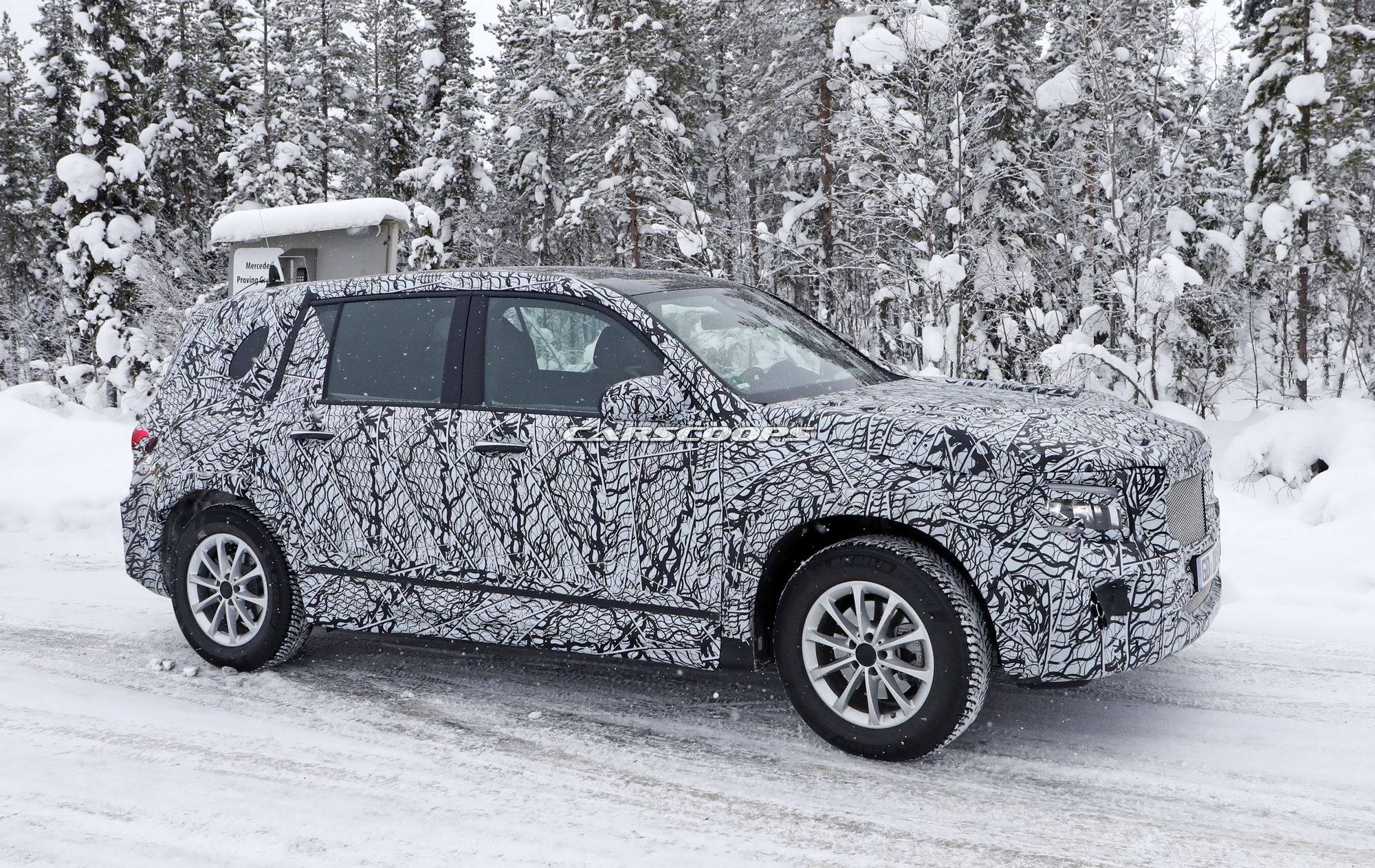 Mercedes-GLB-Spy-Shots-9 Mercedes-Benz GLB Flaunts Its Taillights In The Snow