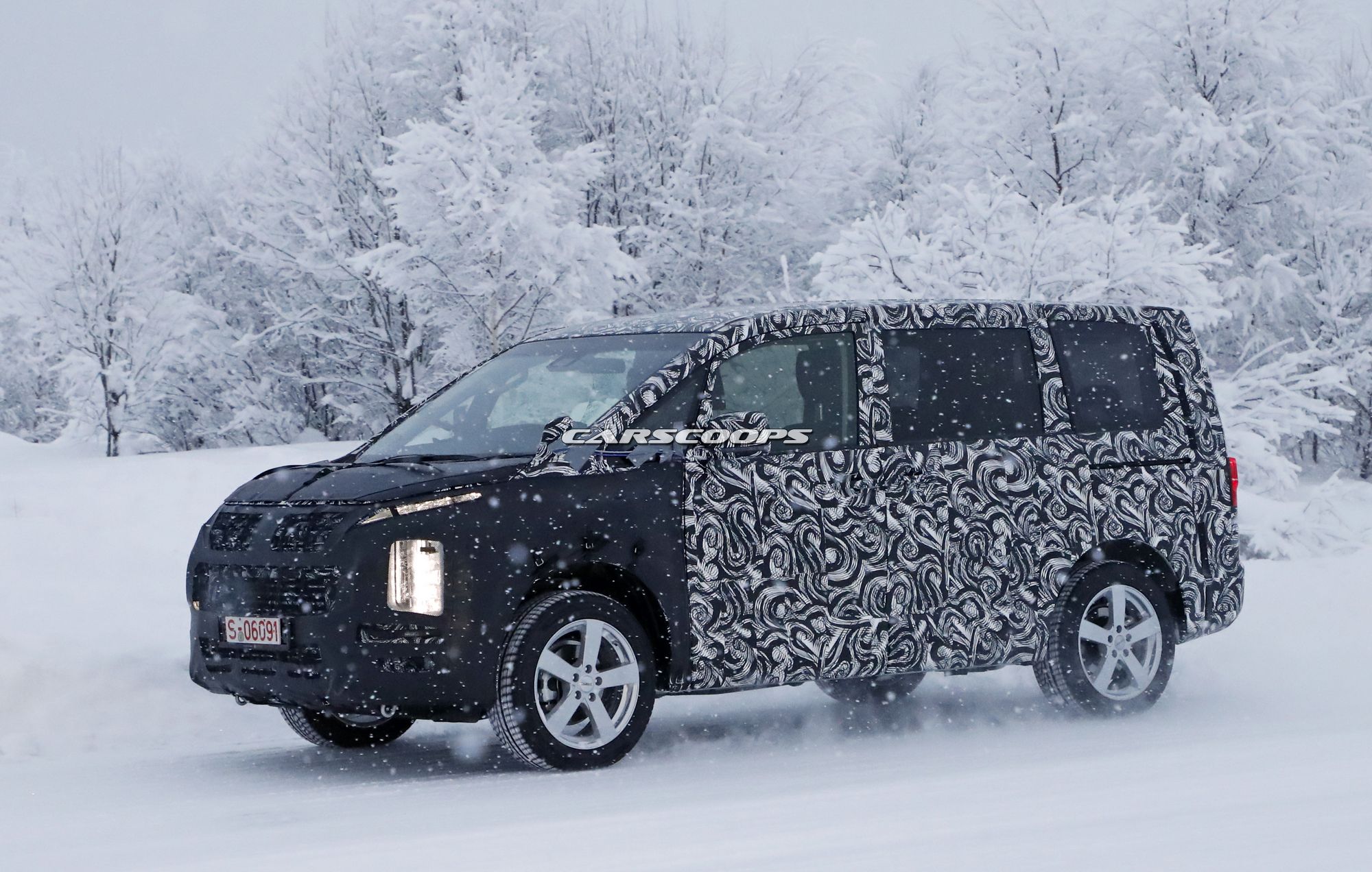 Mitsubishi-Delica-3 2019 Mitsubishi Delica Is A Minivan Crossover Based On The Outlander