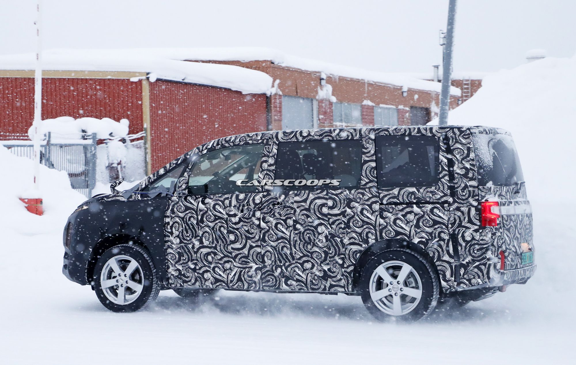 Mitsubishi-Delica-6 2019 Mitsubishi Delica Is A Minivan Crossover Based On The Outlander