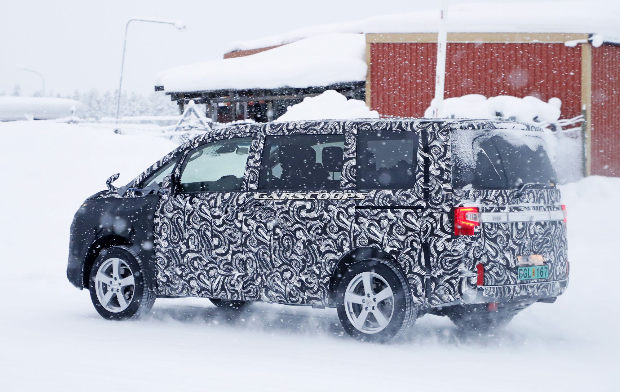 Mitsubishi-Delica-7 2019 Mitsubishi Delica Is A Minivan Crossover Based On The Outlander