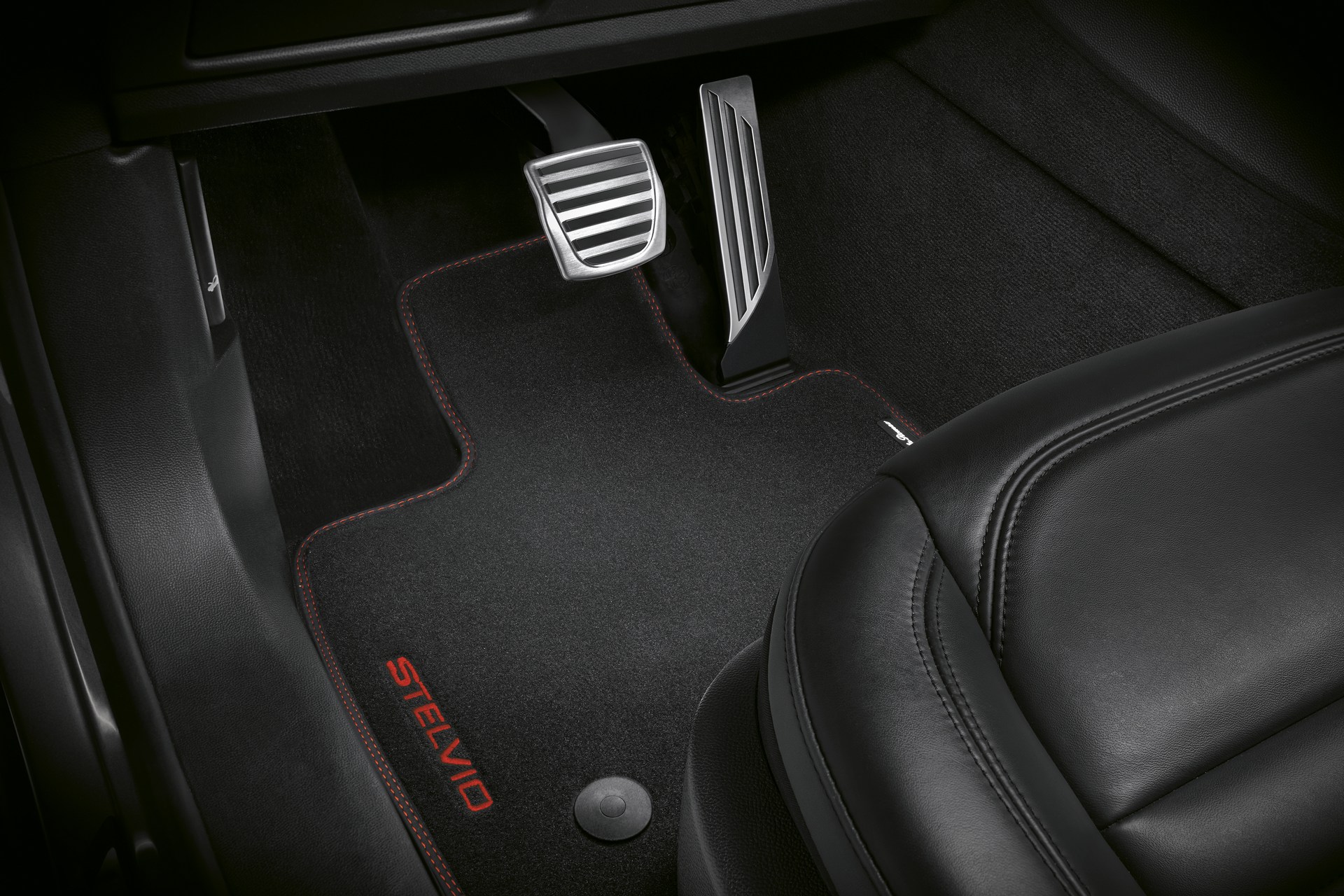 Mopar-Geneva-14 Mopar Previews Customized Jeeps And Alfa Romeo Parts For Geneva