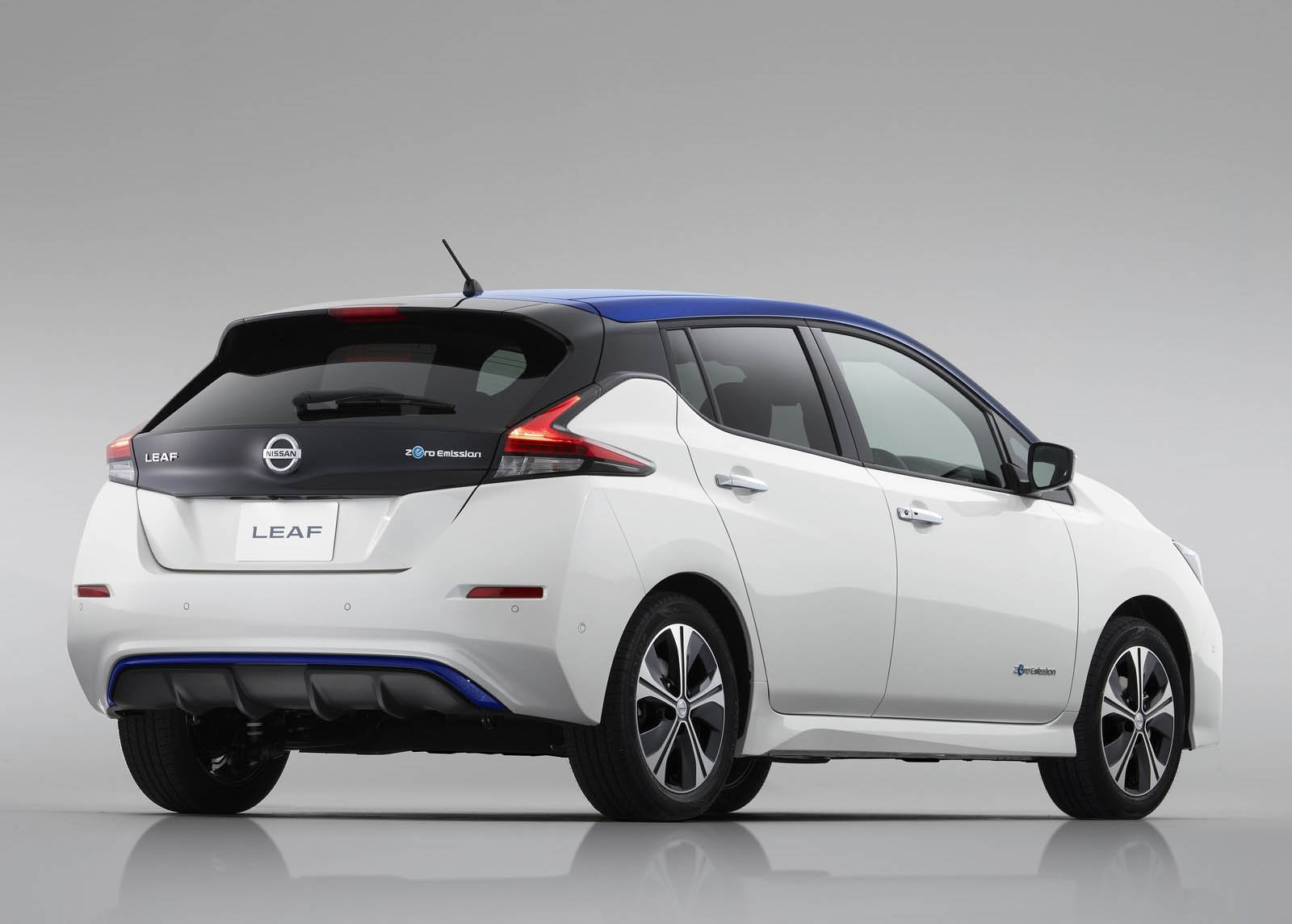 Nissan-Leaf-2018-1600-1b Nissan-Infiniti To Introduce Six New EVs In The Next Five Years