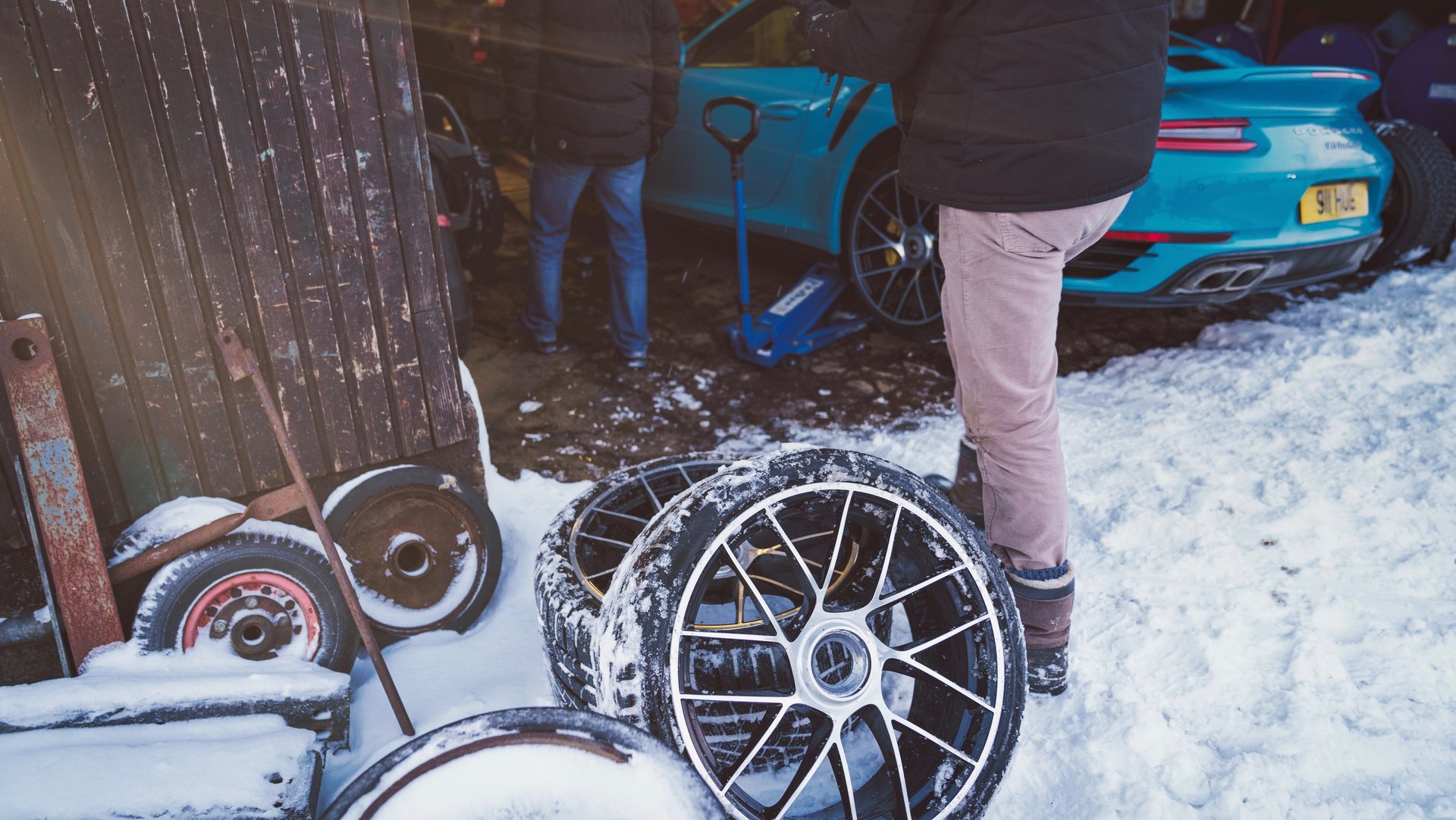 Porsche-911-Turbo-S-2 Who Needs A Ski Lift When You Have A Porsche 911 Turbo S?