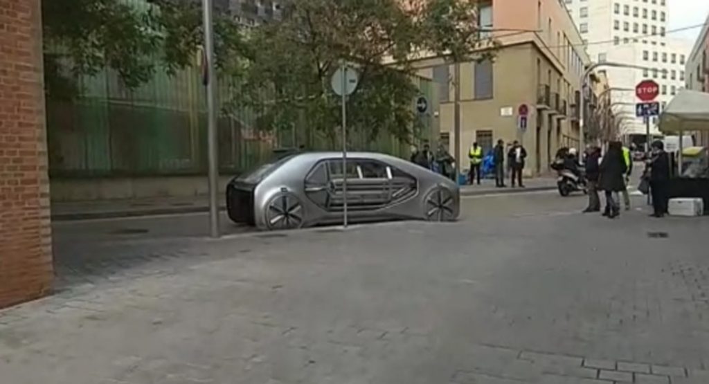  Renault Futuristic Concept Drives In Barcelona’s Streets Prior To Geneva Debut