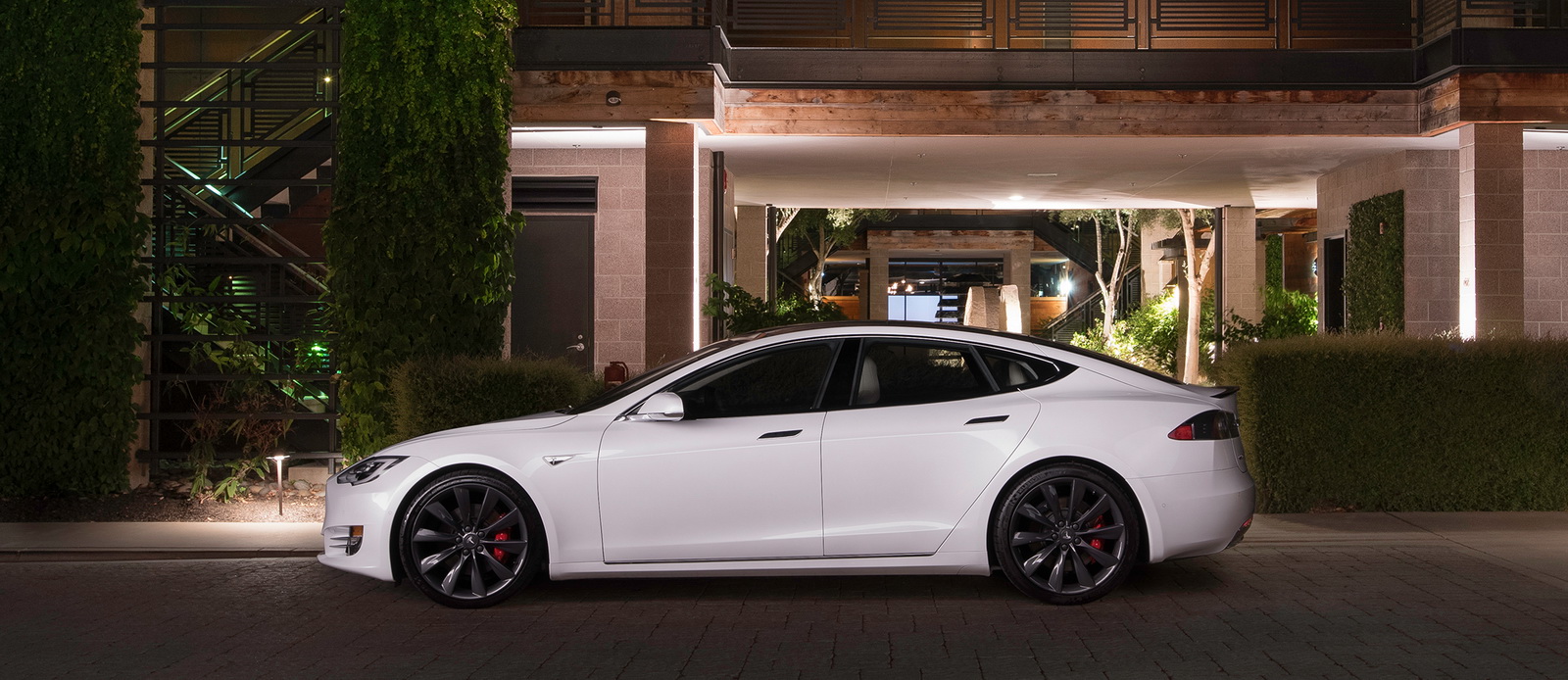 TeslaModelS-6 Tesla Model S Outsold Mercedes S-Class And BMW 7-Series In Europe