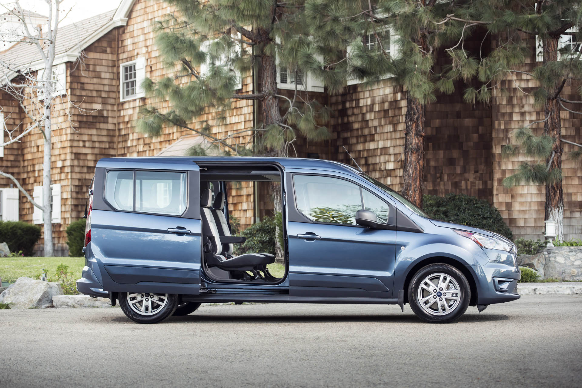 2019 Transit Connect Wagon Ford Rolls Out Updated Transit Connect Wagon In Chicago
