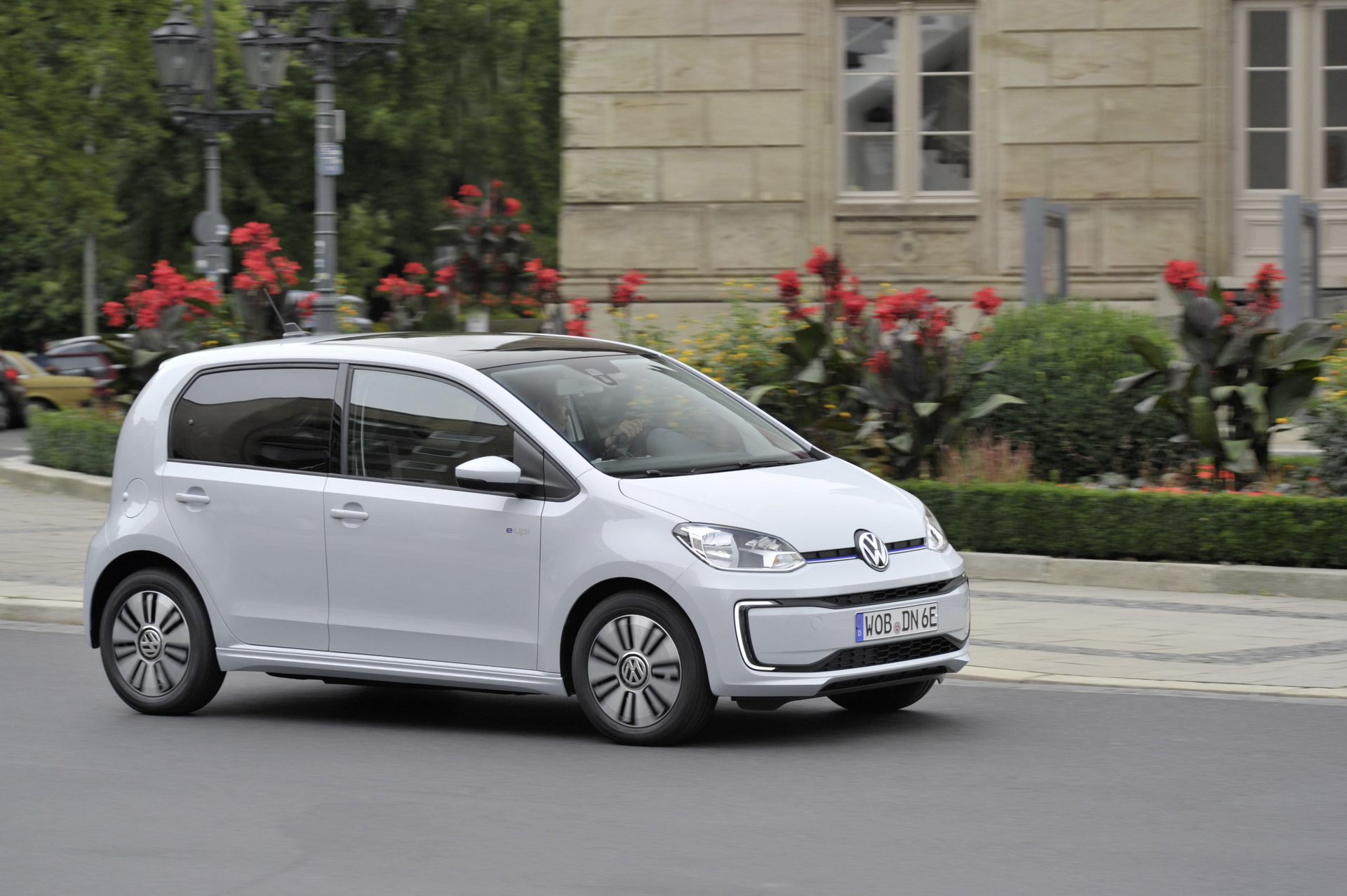 Der neue Volkswagen e-up! Electric Vehicles Revolution Is Forcing Slovakia’s Car Plants To Adapt