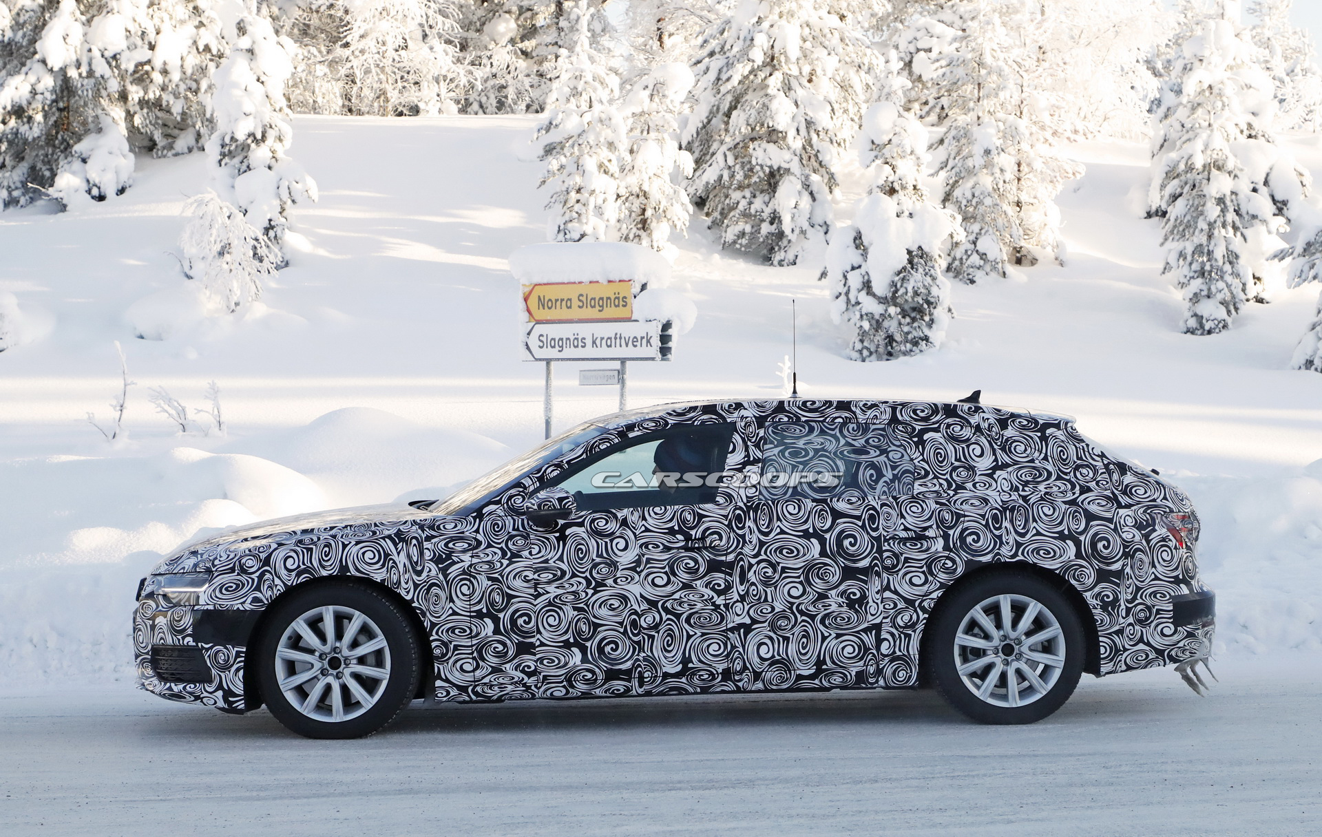 audi-a6-avant-spied-inside-out-7 2019 Audi A6 Interior Shots Reveal A7-Like Dashboard