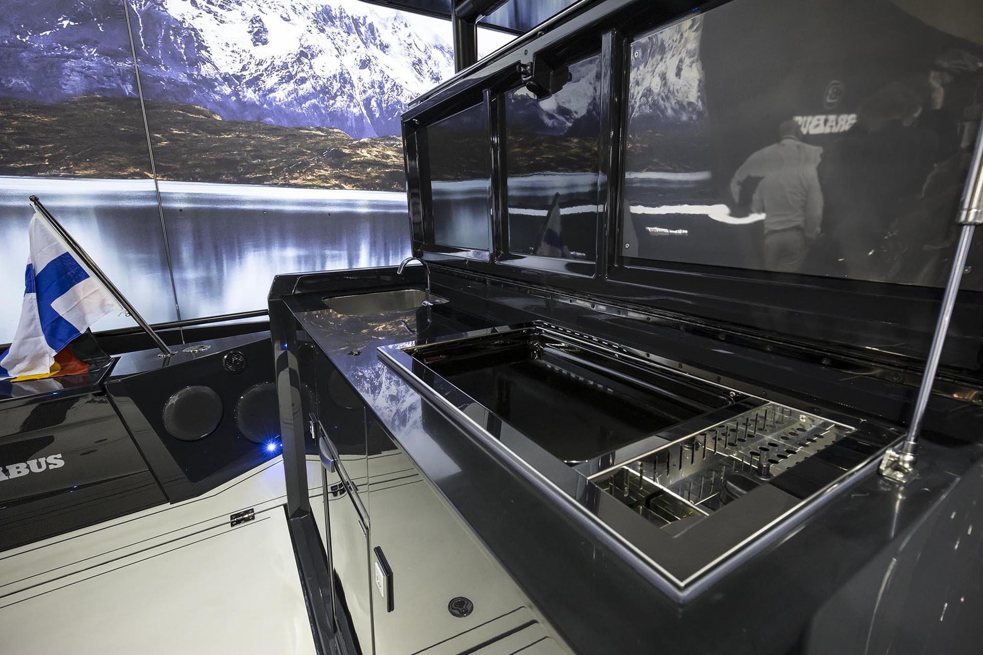 bildspel_0018_Brabus-Shadow-800-by-Axopar_R7A1199 Brabus Shadow 800 Puts The Benz Tuner Out To Sea