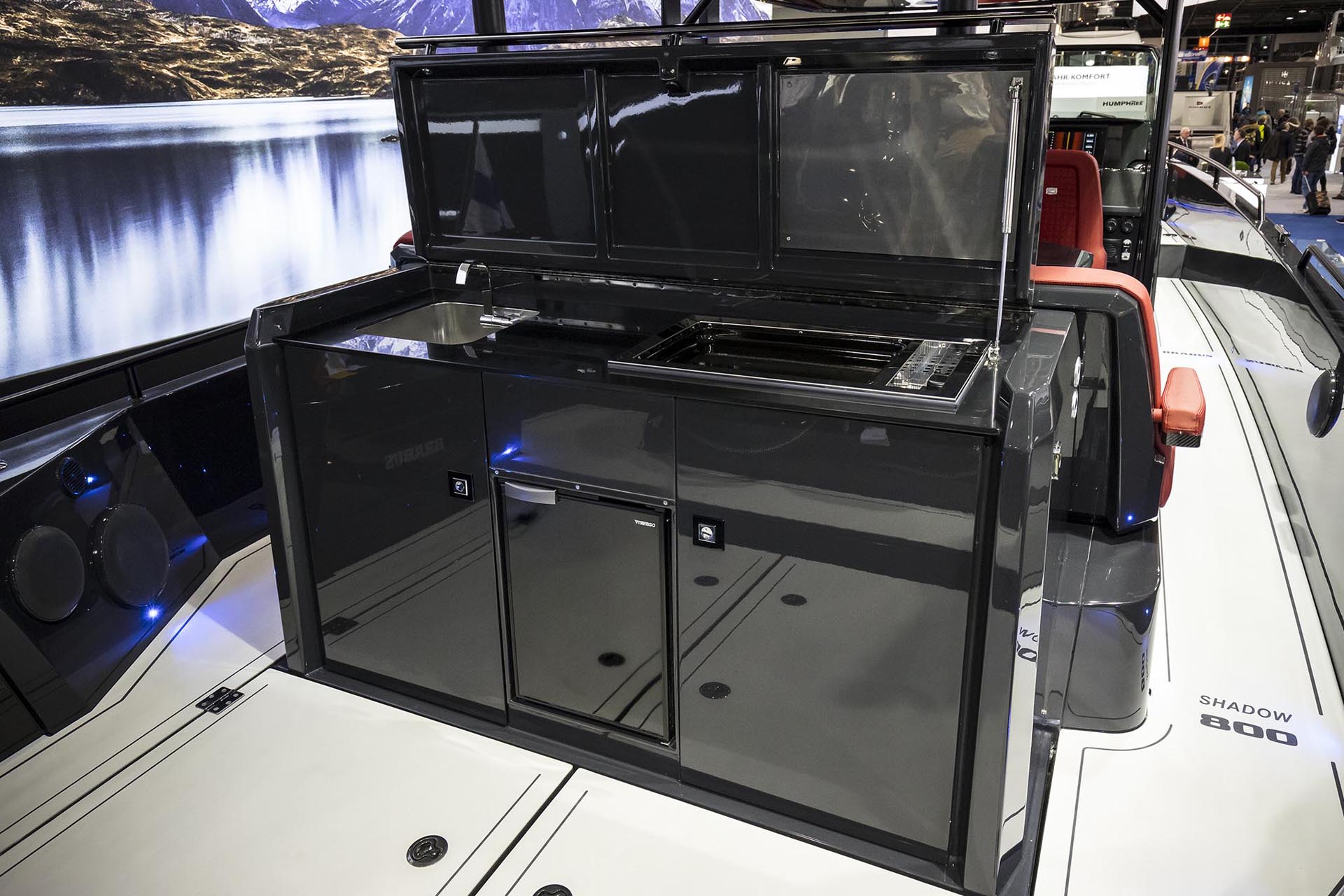 bildspel_0019_Brabus-Shadow-800-by-Axopar_R7A1194 Brabus Shadow 800 Puts The Benz Tuner Out To Sea