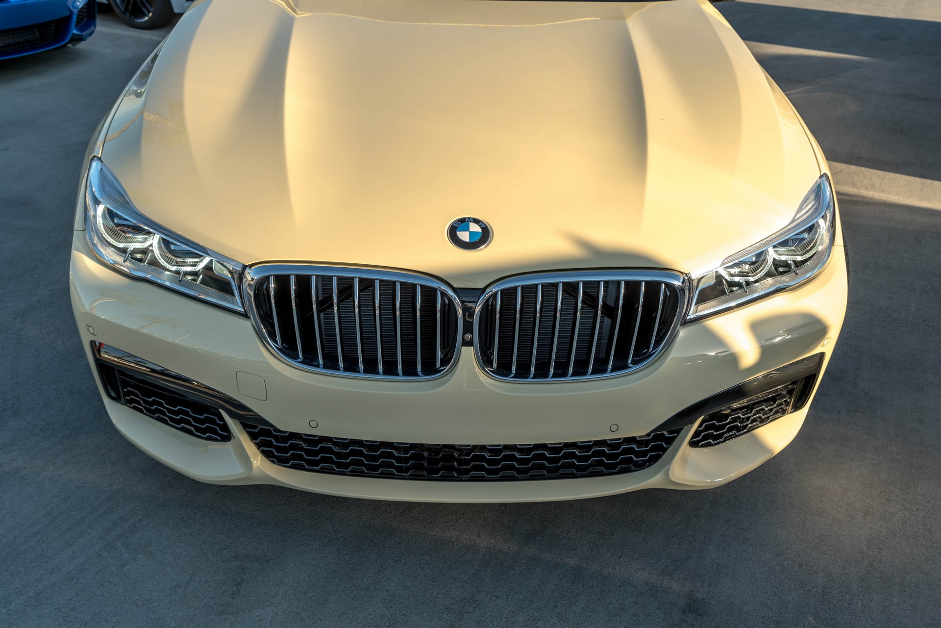 bmw-750i-ivory-exterior-4 This BMW Individual 750i M Pack In Ivory Looks Like A German Taxi