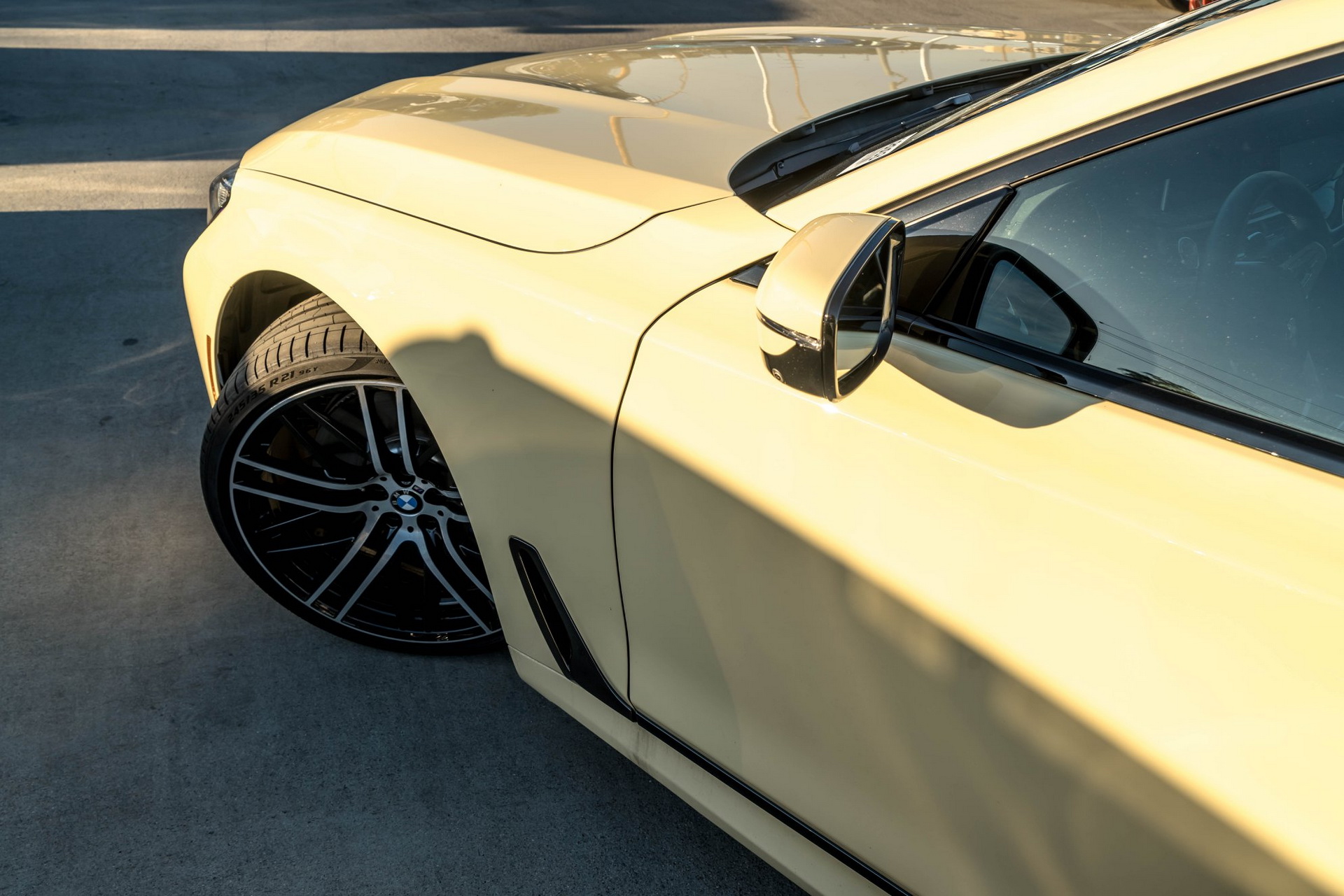 bmw-750i-ivory-exterior-5 This BMW Individual 750i M Pack In Ivory Looks Like A German Taxi