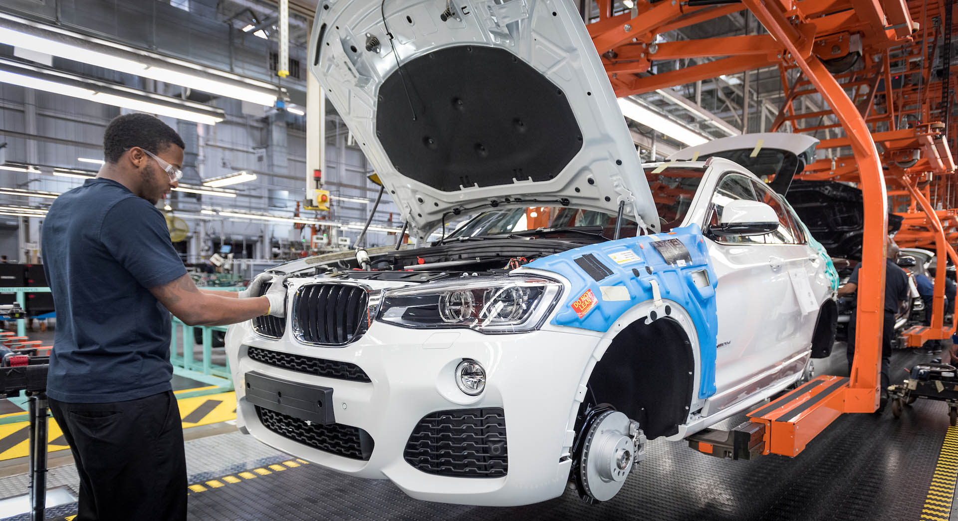 bmw-x4-200000-01 BMW Produces Its 200,000th X4 As It Prepares For The New One