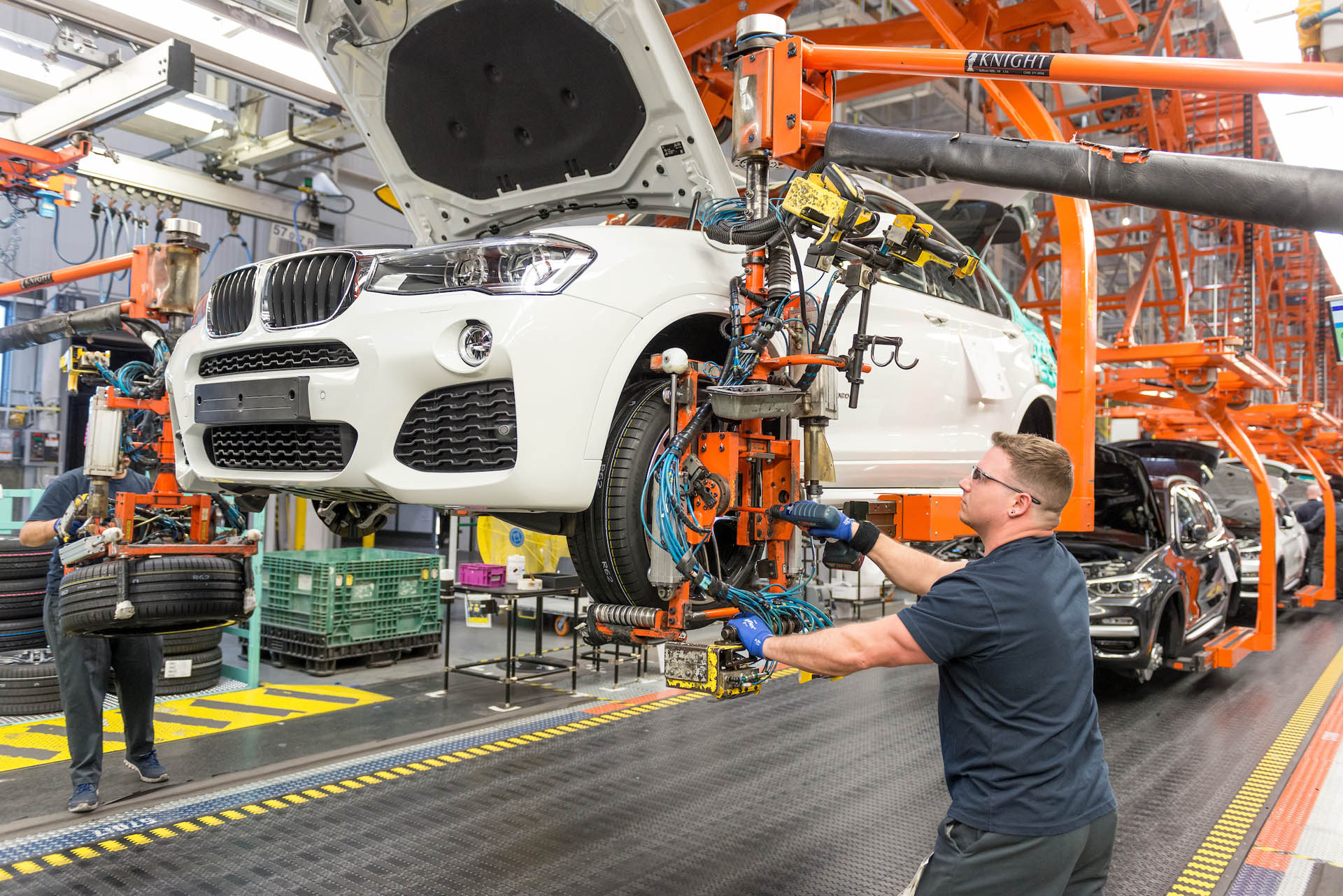 bmw-x4-200000-02 BMW Produces Its 200,000th X4 As It Prepares For The New One