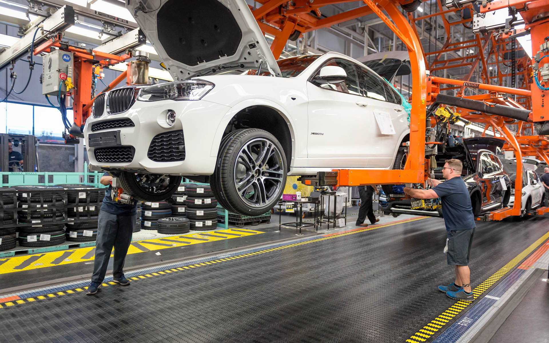 bmw-x4-200000-03 BMW Produces Its 200,000th X4 As It Prepares For The New One