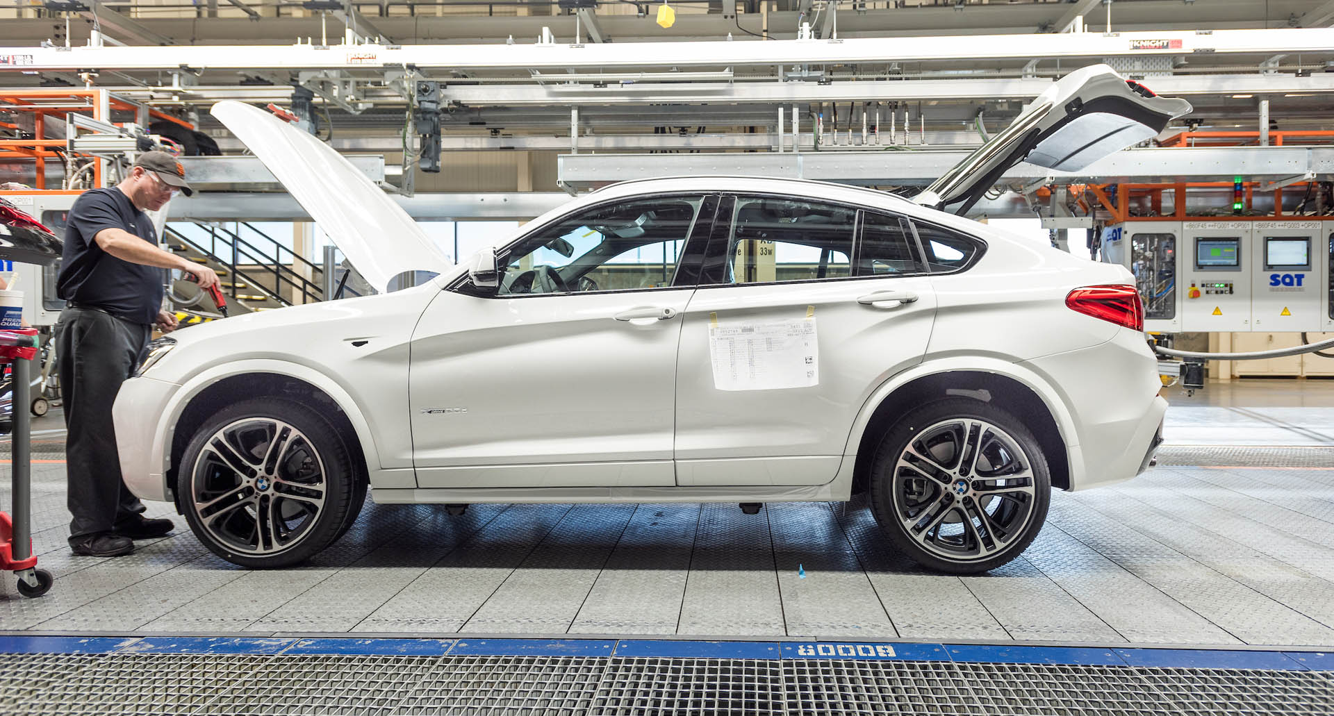 bmw-x4-200000-04 BMW Produces Its 200,000th X4 As It Prepares For The New One