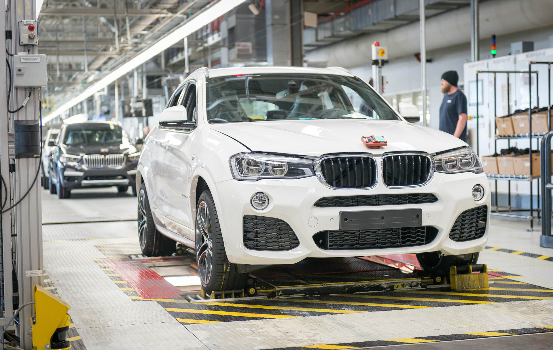 bmw-x4-200000-05 BMW Produces Its 200,000th X4 As It Prepares For The New One