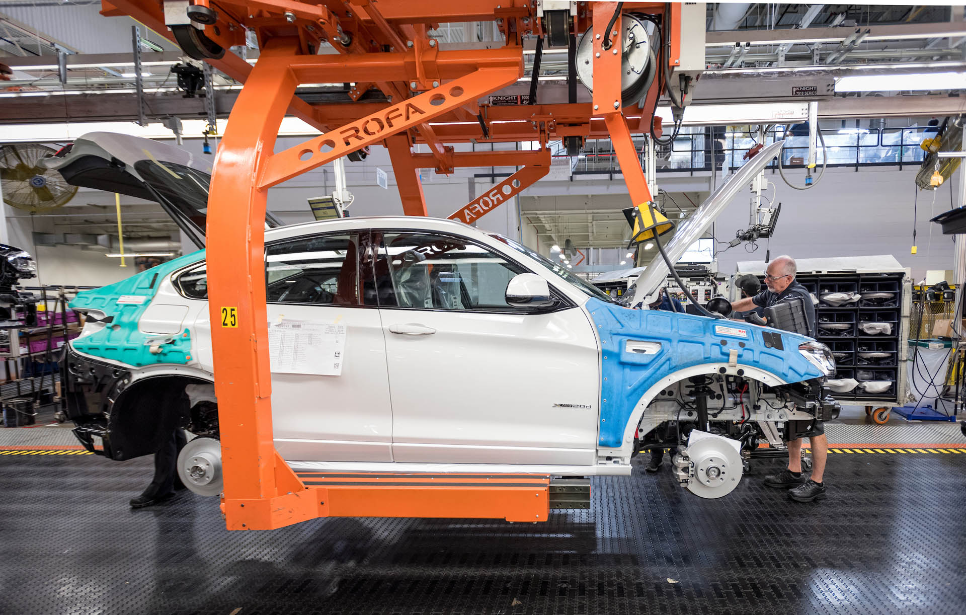 bmw-x4-200000-08 BMW Produces Its 200,000th X4 As It Prepares For The New One