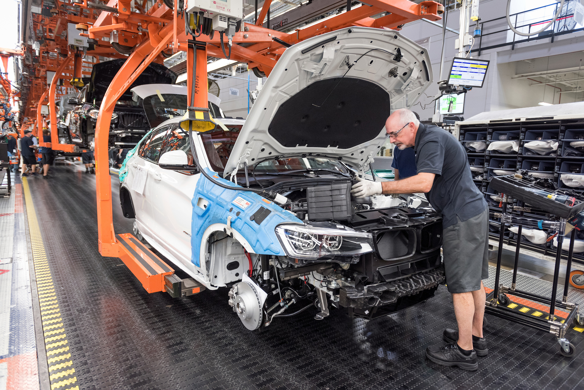 bmw-x4-200000-09 BMW Produces Its 200,000th X4 As It Prepares For The New One
