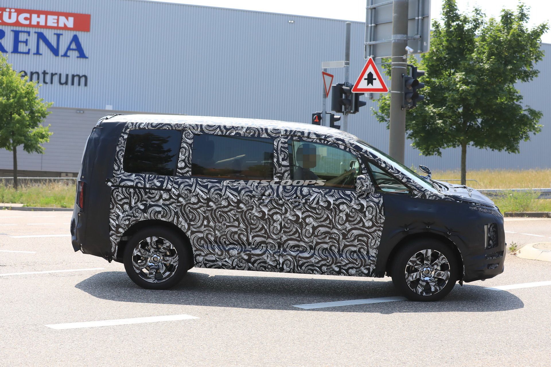 2019 New Mitsubishi Delica 17 2019 Mitsubishi Delica Is A Minivan Crossover Based On The Outlander