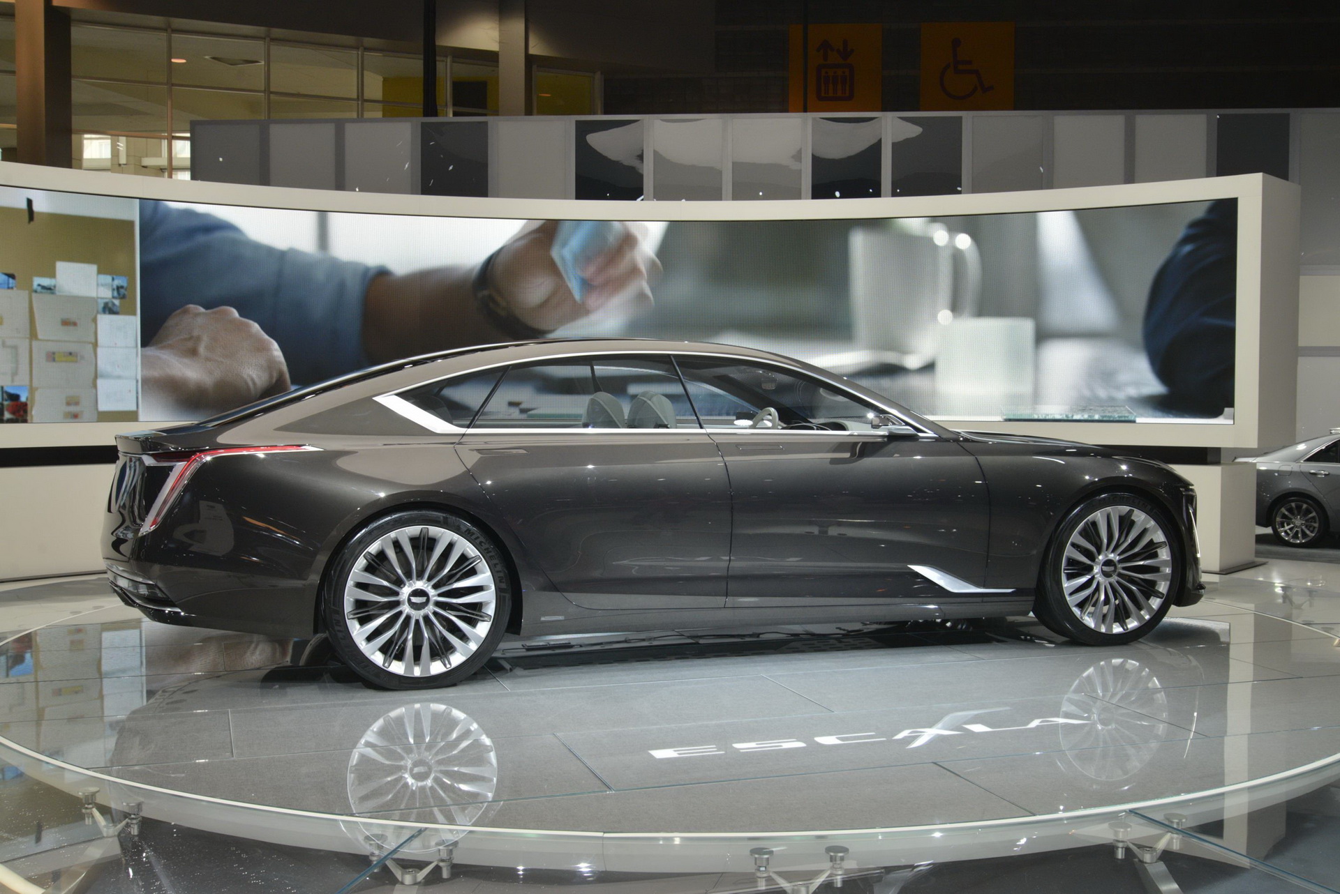 cadillac-escala-concept-livepics-chicago18-3 Cadillac Dusts Off Escala Concept To Remind Us Of Upcoming CT5, Restyled CT6