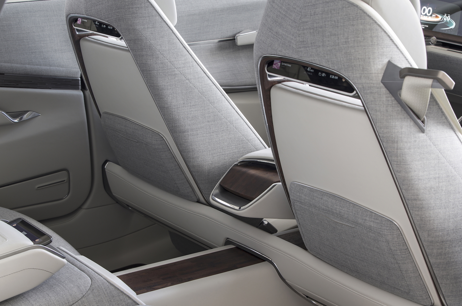 cadillac-escala-concept-livepics-chicago18-32 Cadillac Dusts Off Escala Concept To Remind Us Of Upcoming CT5, Restyled CT6