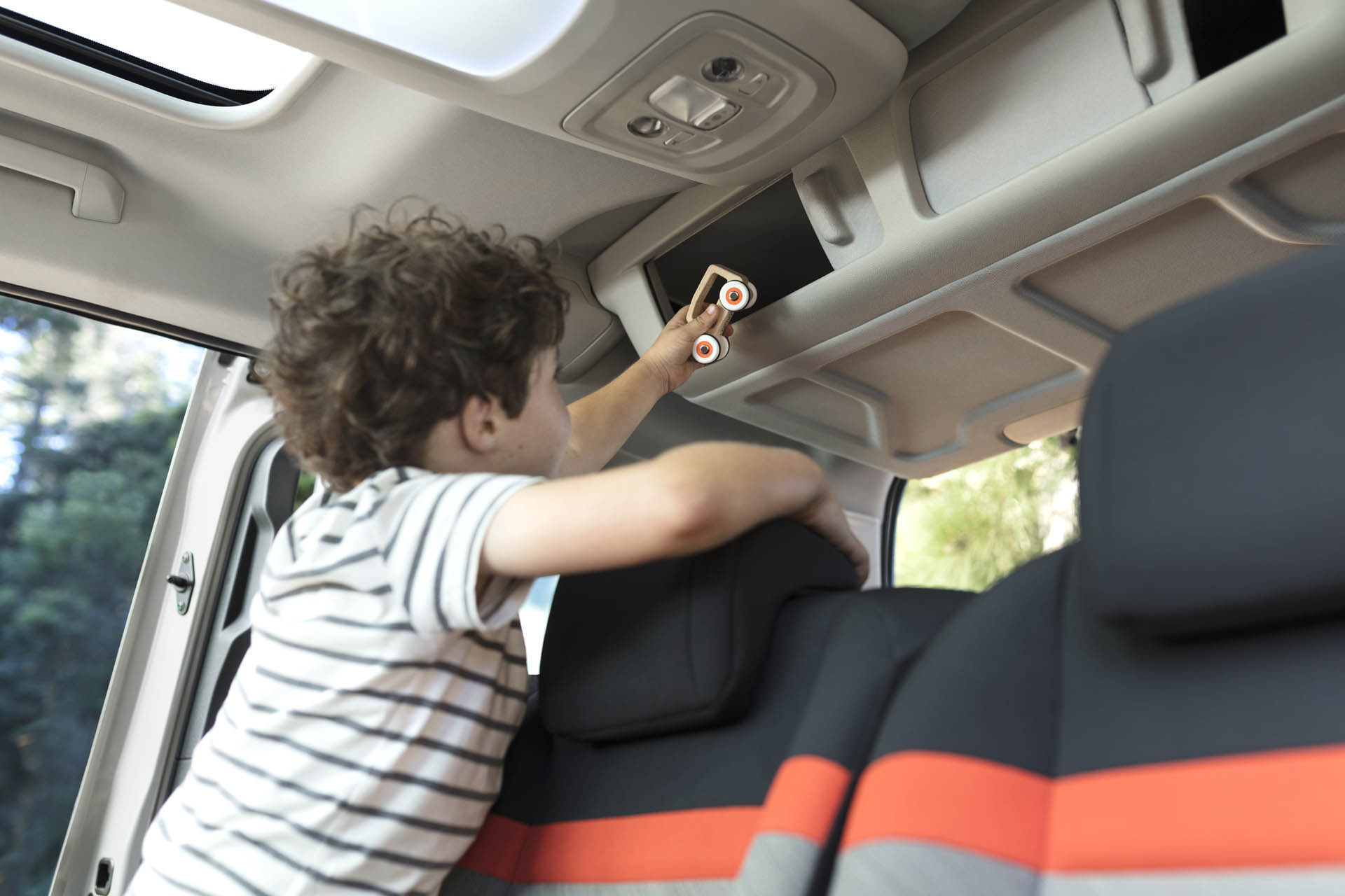 Copyright William Crozes @ Continental Productions New Citroën Berlingo Multispace Fuses Minivan With SUV Looks | Geneva Images