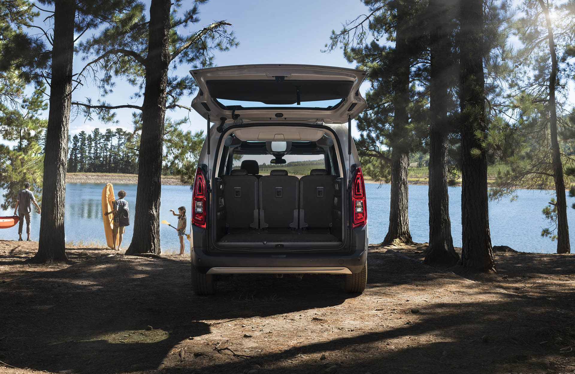 Copyright William Crozes @ Continental Productions New Citroën Berlingo Multispace Fuses Minivan With SUV Looks | Geneva Images