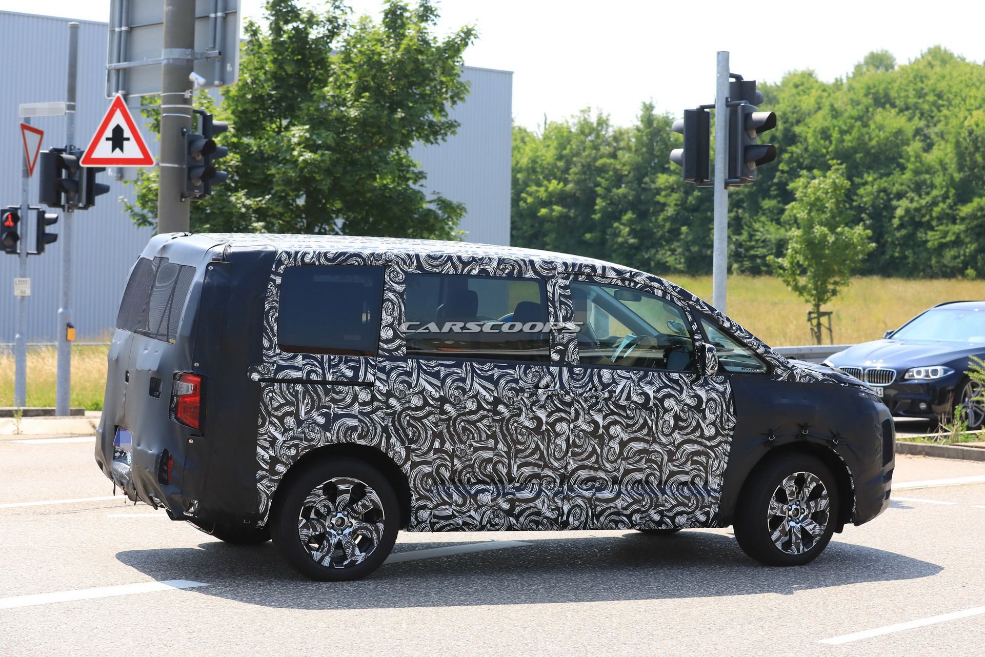 2019 New Mitsubishi Delica 18 2019 Mitsubishi Delica Is A Minivan Crossover Based On The Outlander