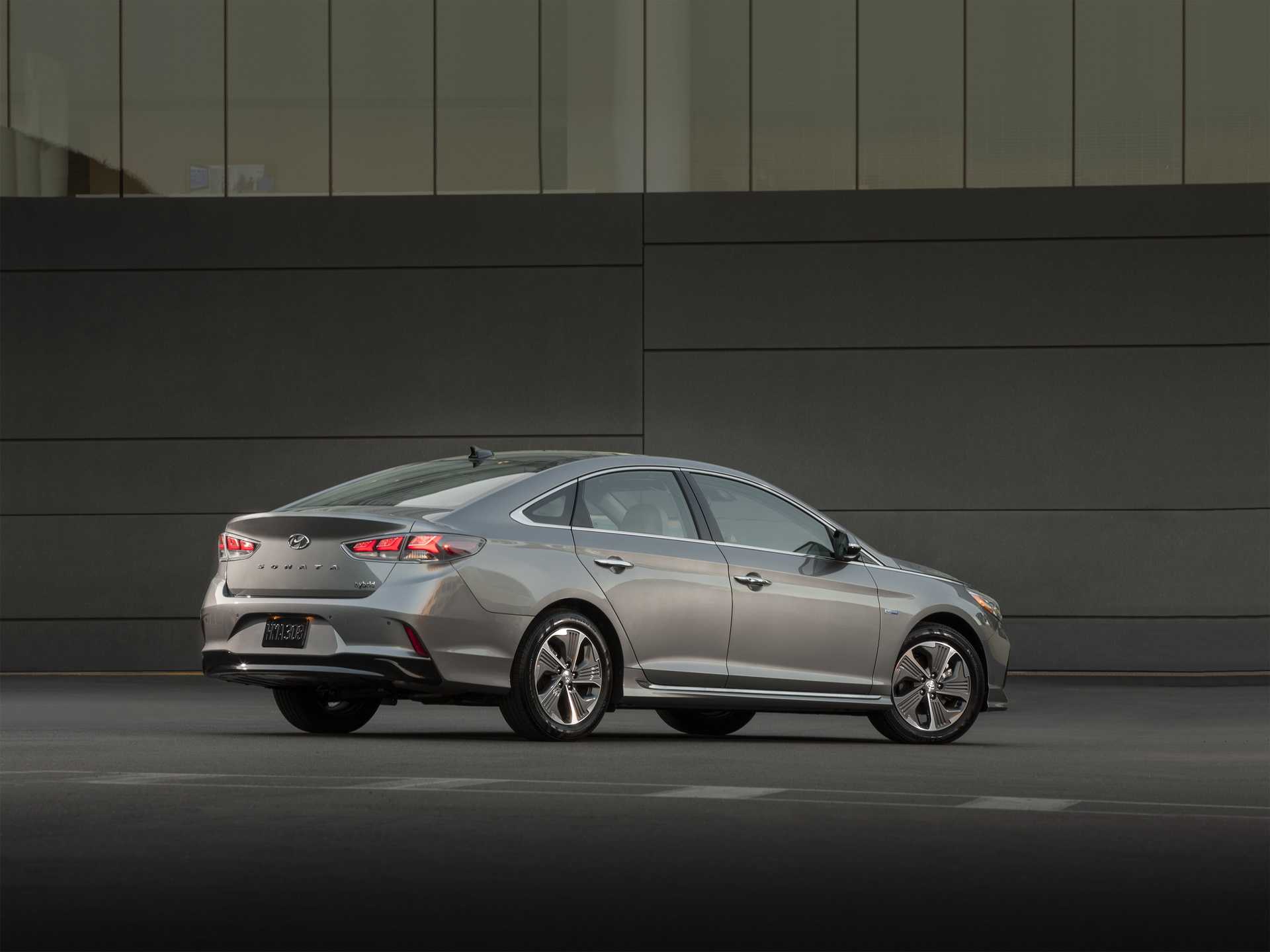 hyundai-sonata-hybrid-chicago-livepics-13 Revamped 2018 Hyundai Sonata Embraces Eco-Friendly Philosophy