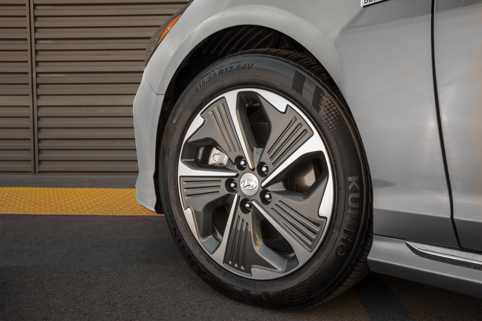 hyundai-sonata-hybrid-chicago-livepics-15 Revamped 2018 Hyundai Sonata Embraces Eco-Friendly Philosophy