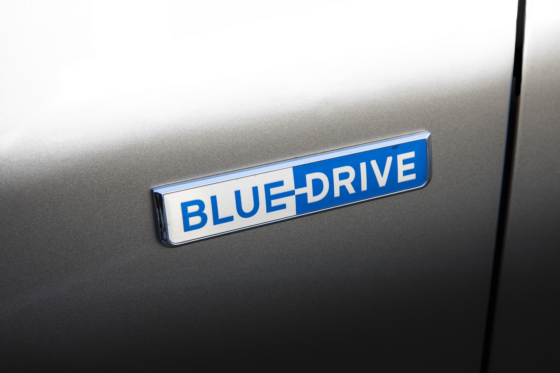 hyundai-sonata-hybrid-chicago-livepics-16 Revamped 2018 Hyundai Sonata Embraces Eco-Friendly Philosophy