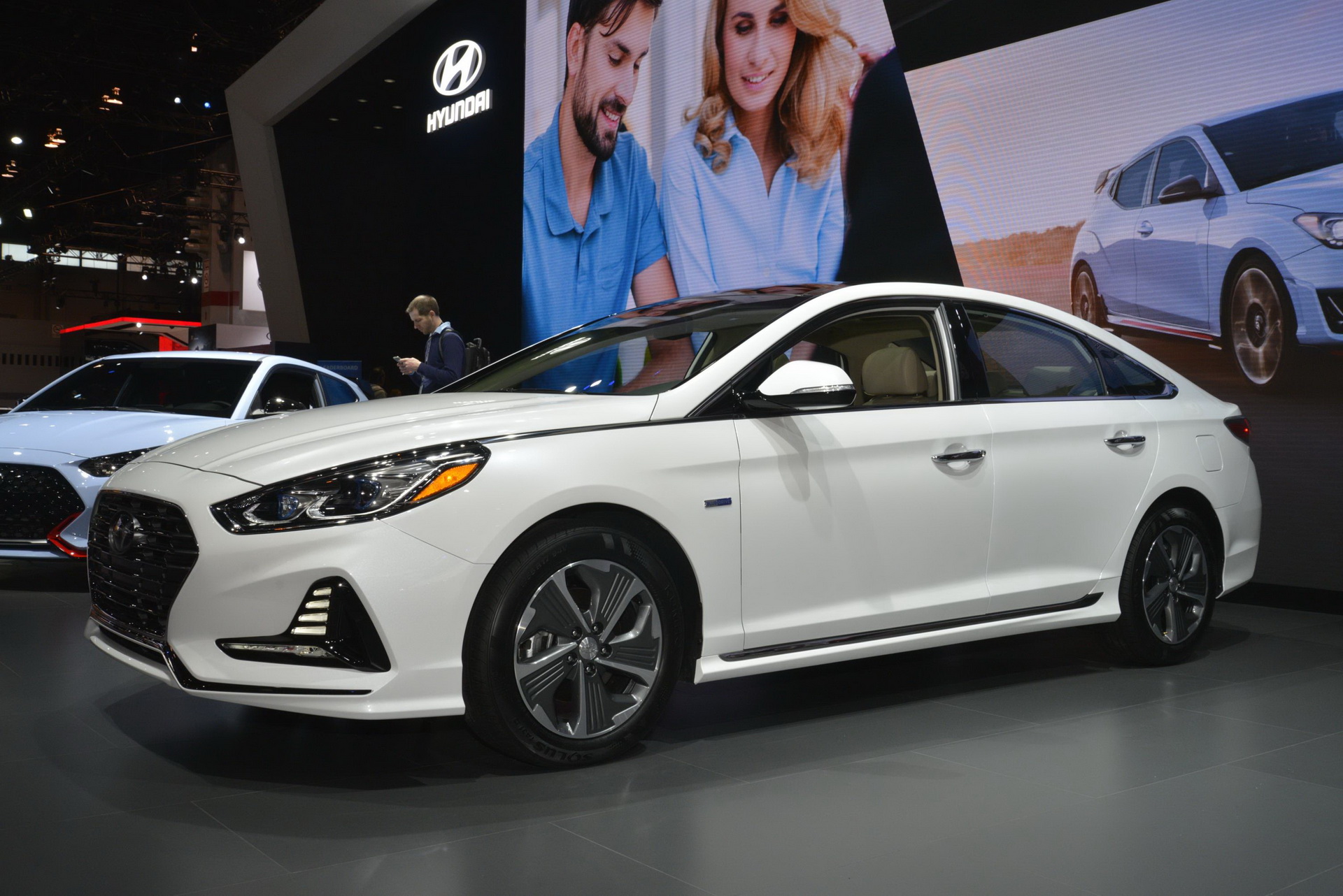 hyundai-sonata-hybrid-chicago-livepics-2 Revamped 2018 Hyundai Sonata Embraces Eco-Friendly Philosophy