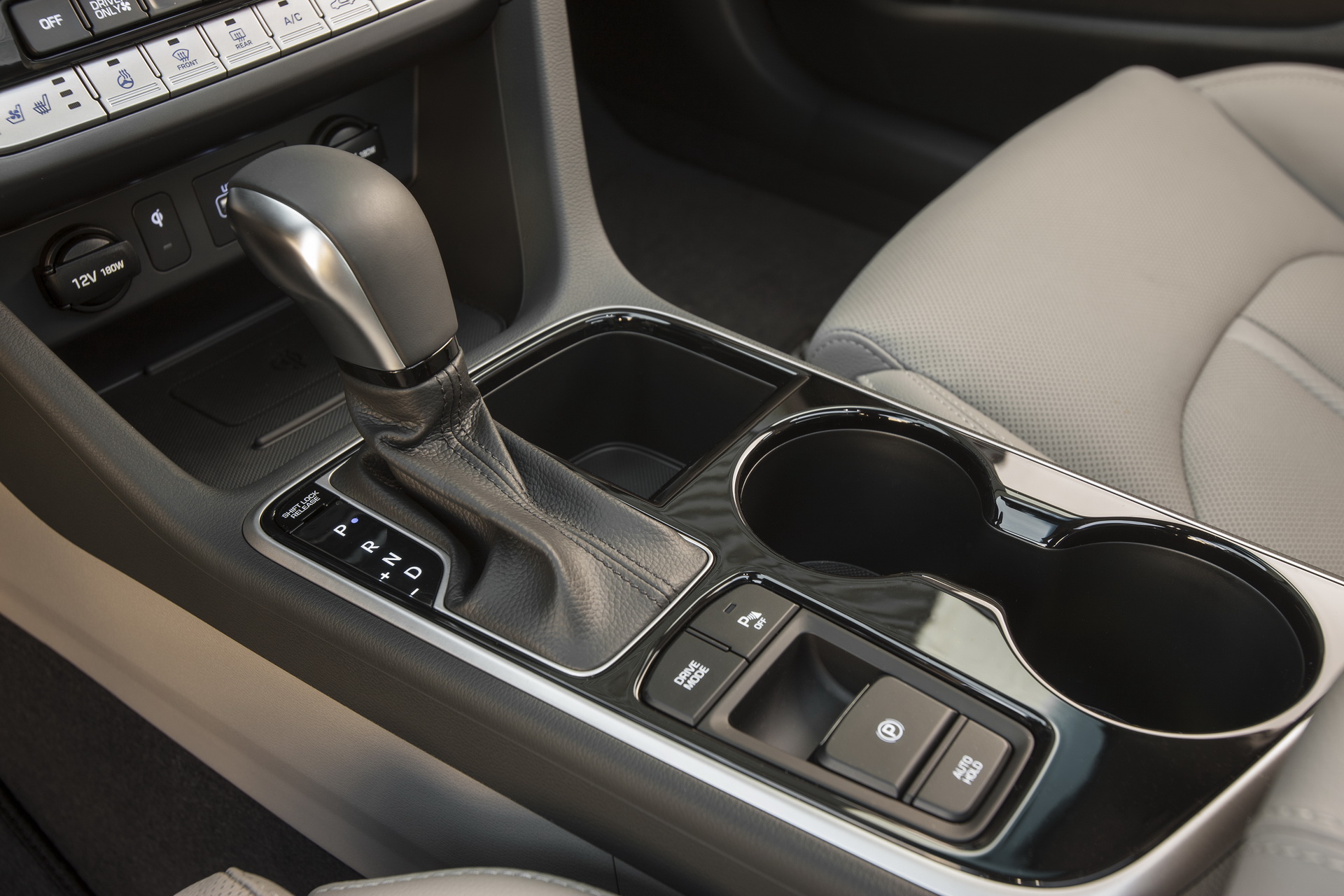 hyundai-sonata-hybrid-chicago-livepics-23 Revamped 2018 Hyundai Sonata Embraces Eco-Friendly Philosophy