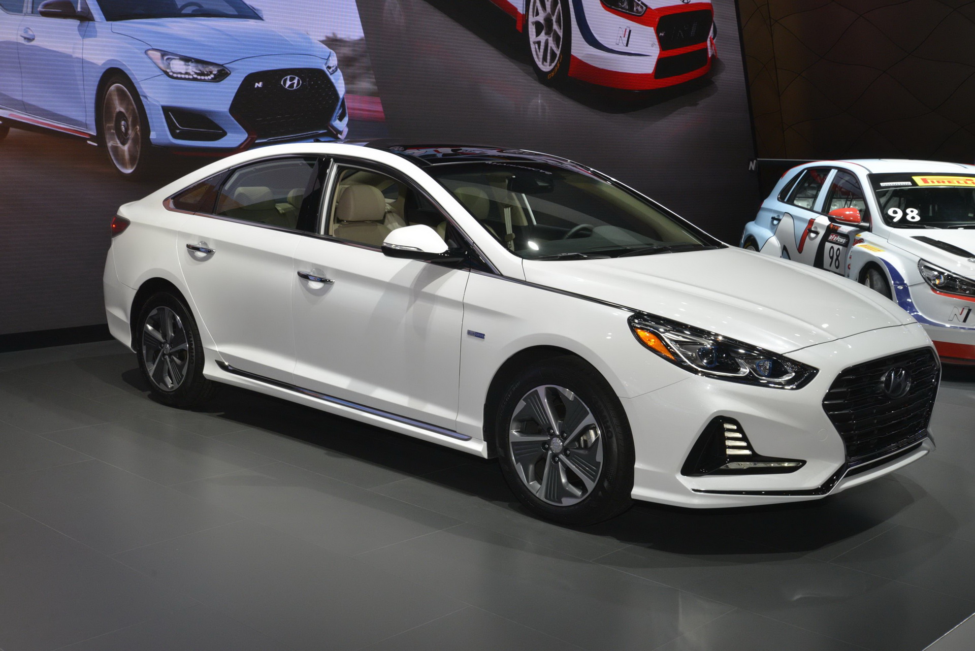 hyundai-sonata-hybrid-chicago-livepics-3 Revamped 2018 Hyundai Sonata Embraces Eco-Friendly Philosophy
