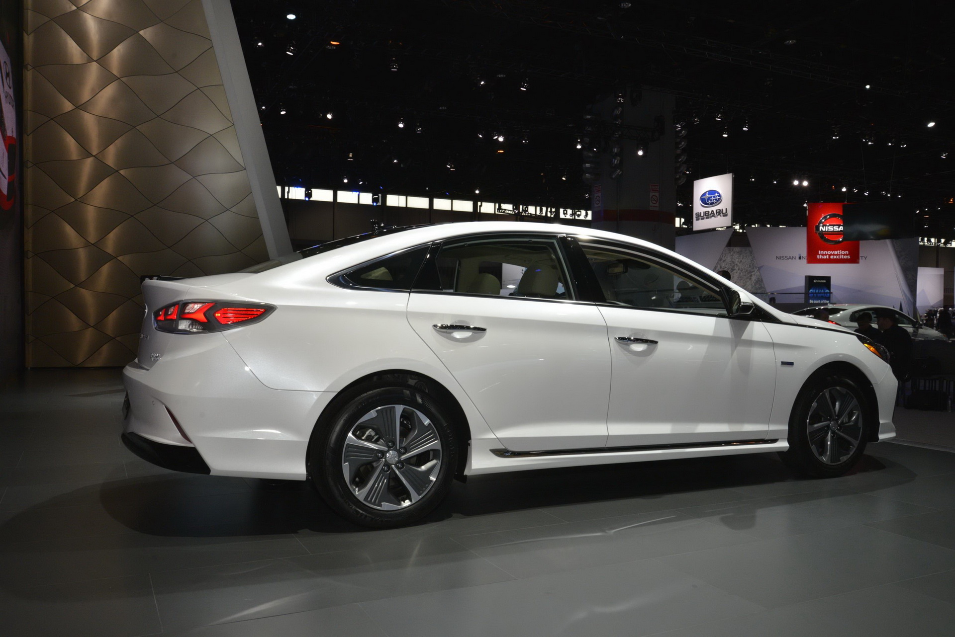 hyundai-sonata-hybrid-chicago-livepics-5 Revamped 2018 Hyundai Sonata Embraces Eco-Friendly Philosophy