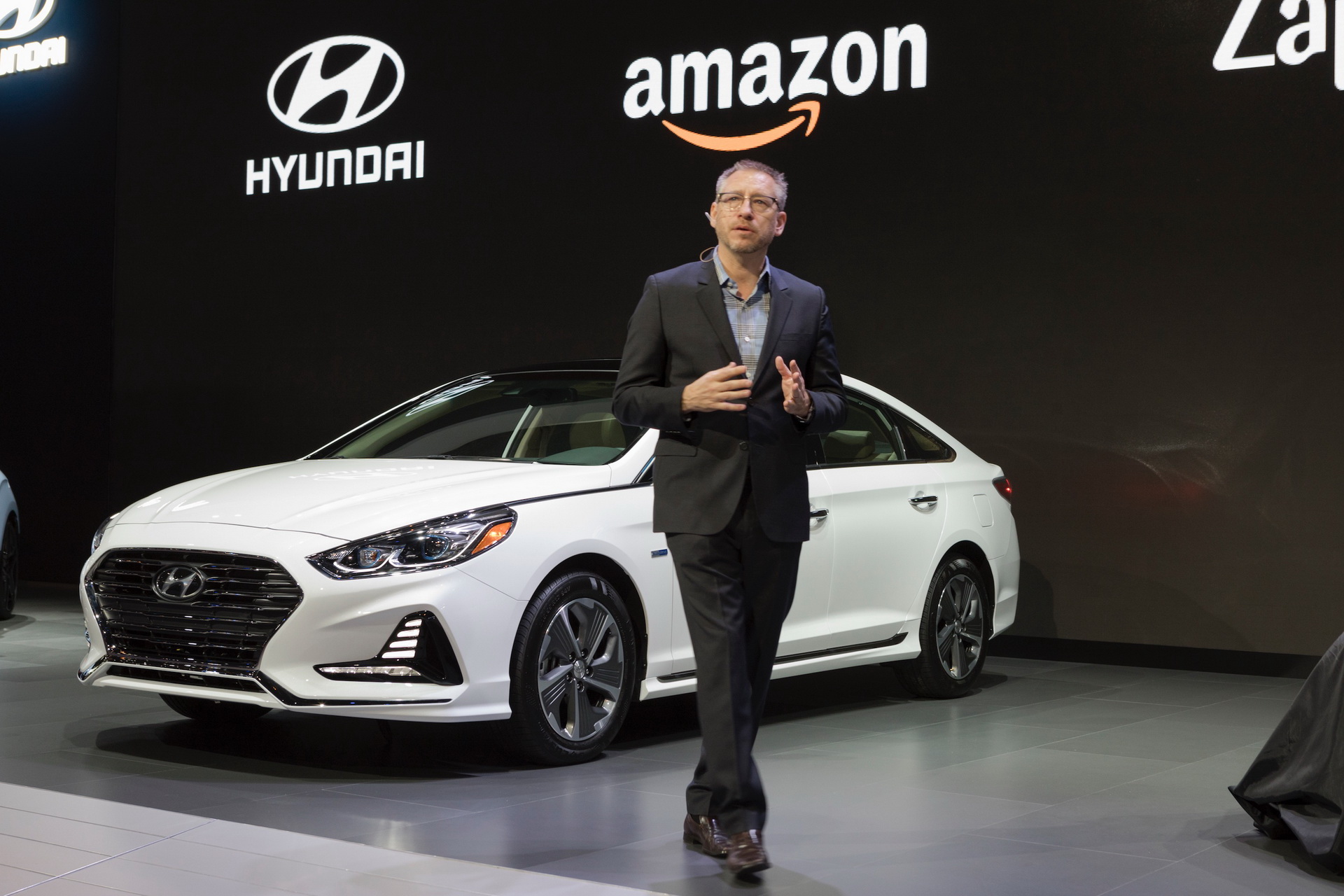 hyundai-sonata-hybrid-chicago-livepics-6 Revamped 2018 Hyundai Sonata Embraces Eco-Friendly Philosophy