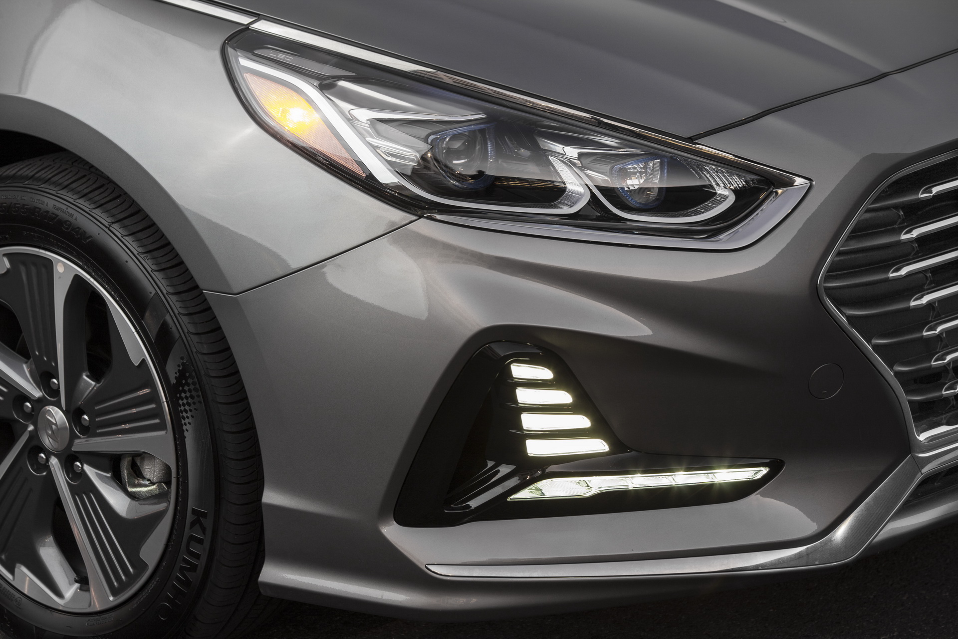 hyundai-sonata-hybrid-chicago-livepics-9 Revamped 2018 Hyundai Sonata Embraces Eco-Friendly Philosophy