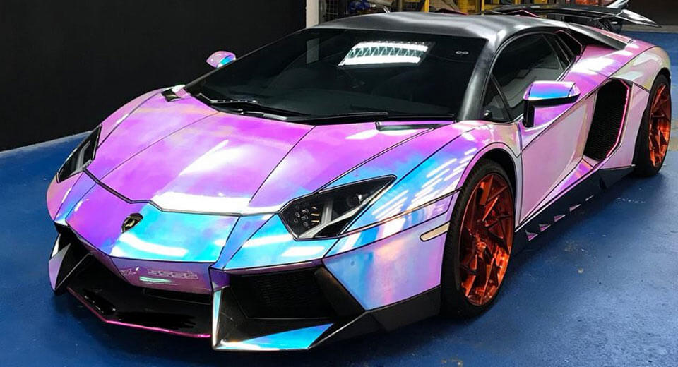  Hologram Wrap Makes This Tuned Aventador Look Like An Animation
