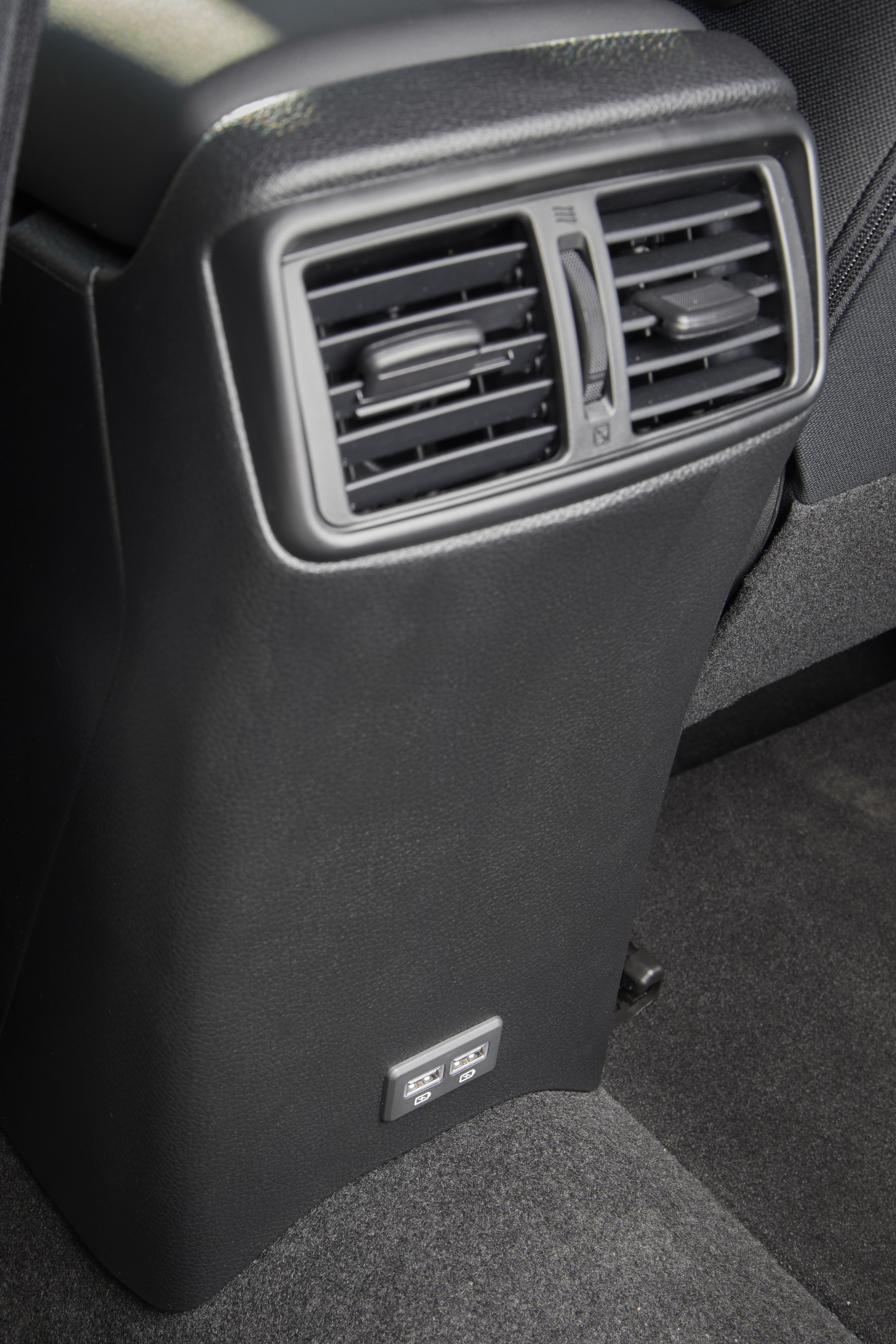 nissan-xtrail-platinum-edition-sv-8 Nissan X-Trail Gains New Platinum Edition SV Spec In UK