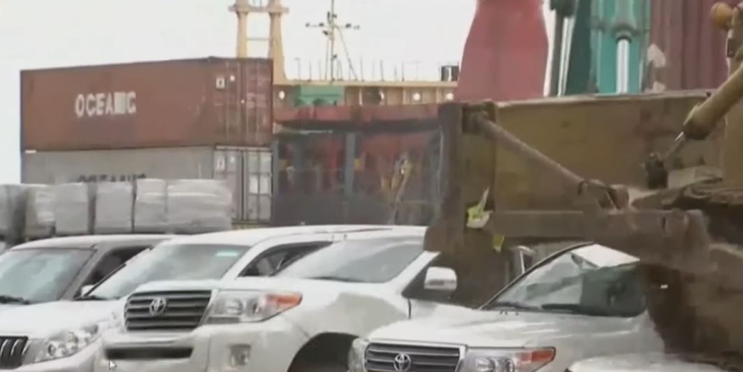 philippines-smuggled-cars-pummeled-7 Philippine’s Duterte Crushes Smuggled Porsches, Corvettes, BMWs And Jags