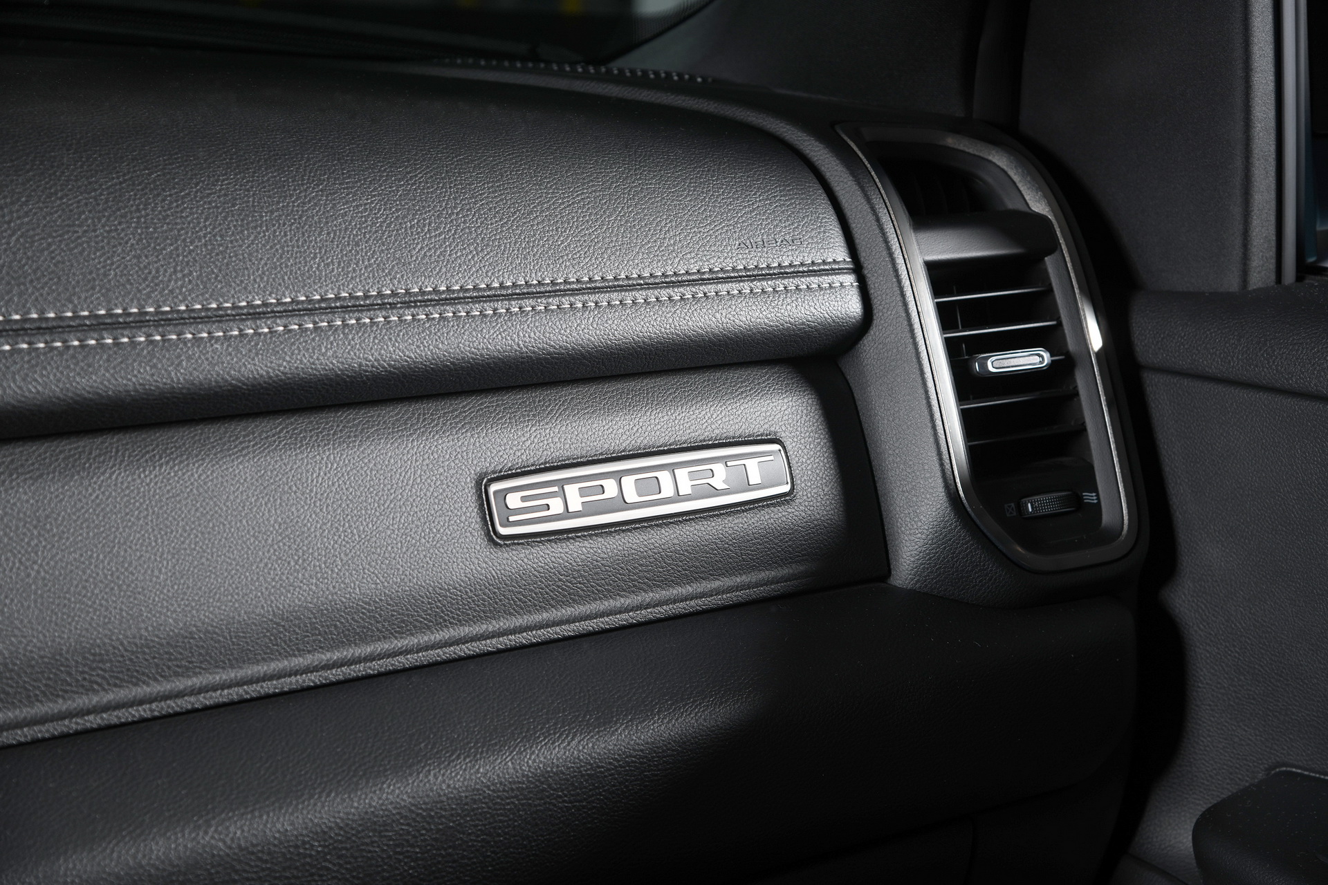 ram-1500-sport-canada-only-16 2019 RAM 1500 Sport Is A Fully Loaded Truck That’ll Be Sold Only In Canada