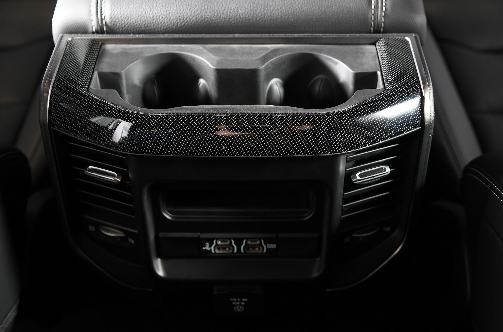 ram-1500-sport-canada-only-30 2019 RAM 1500 Sport Is A Fully Loaded Truck That’ll Be Sold Only In Canada