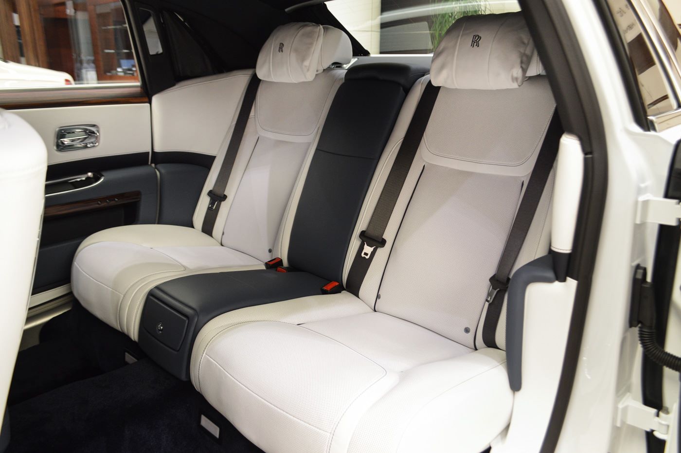 rolls-ghost-ewb-private-jet-abudhabi-13 Rolls-Royce Ghost EWB ‘Inspired by Private Jet’ Is, Well, Self-Explanatory