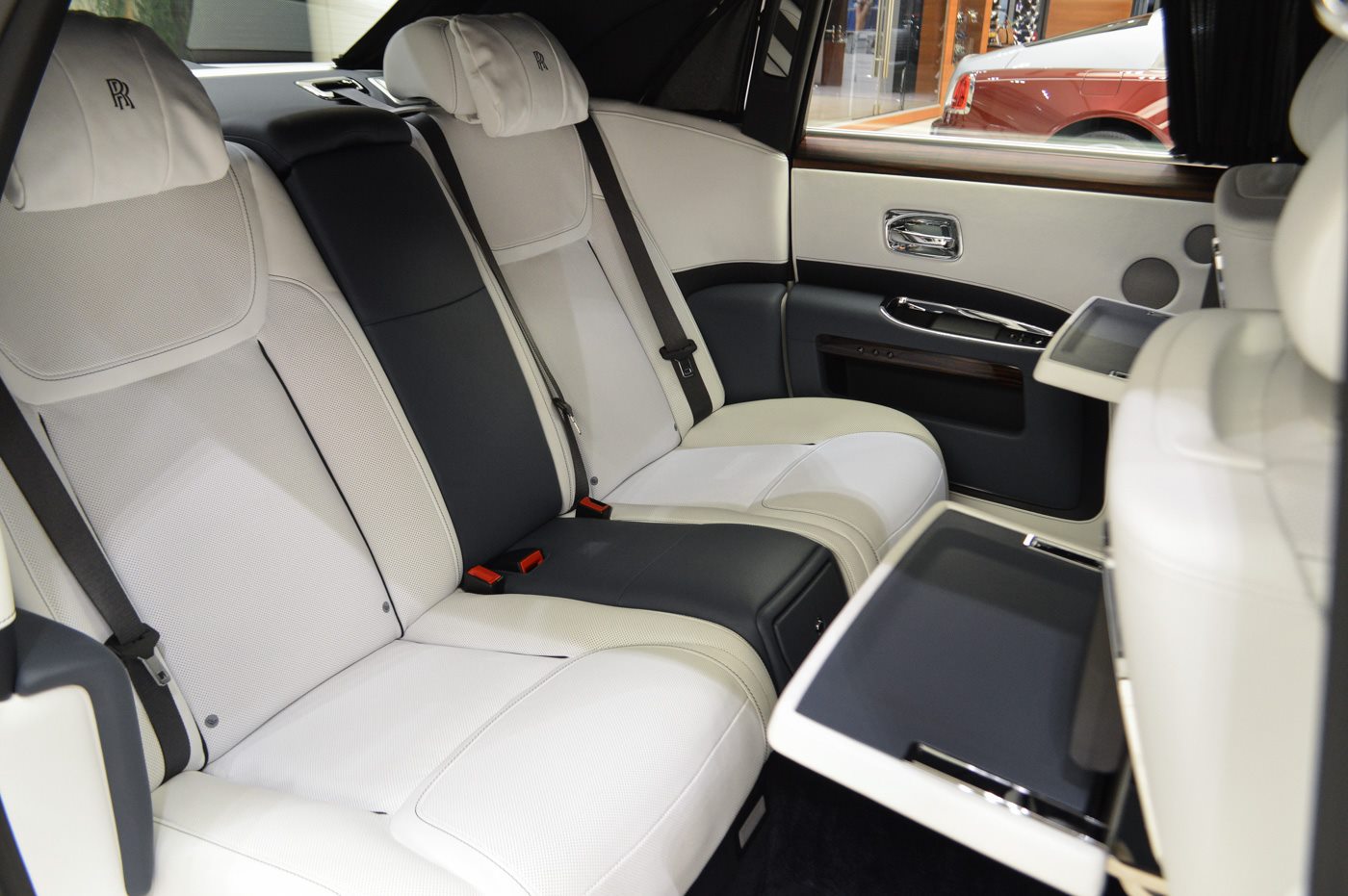 rolls-ghost-ewb-private-jet-abudhabi-26 Rolls-Royce Ghost EWB ‘Inspired by Private Jet’ Is, Well, Self-Explanatory