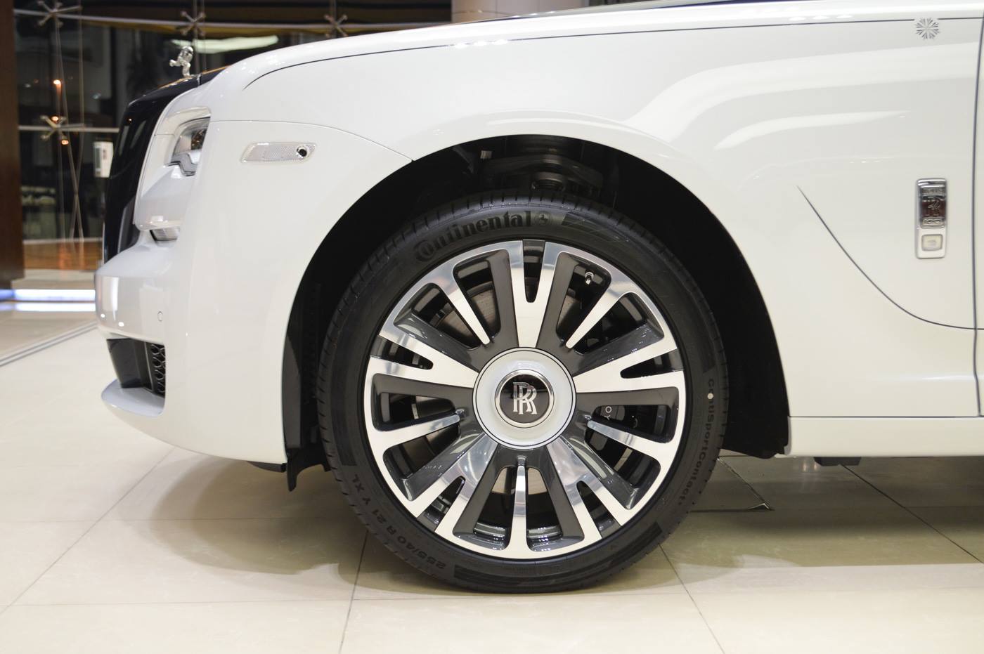 rolls-ghost-ewb-private-jet-abudhabi-7 Rolls-Royce Ghost EWB ‘Inspired by Private Jet’ Is, Well, Self-Explanatory