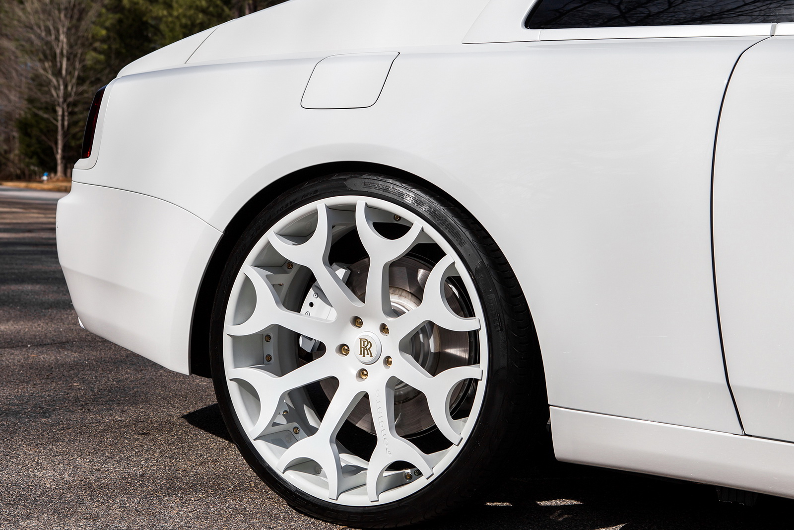 rolls-royce-wraith-white-forgiato-15 Feel Free To Call This Rolls-Royce Wraith ‘Snow White’